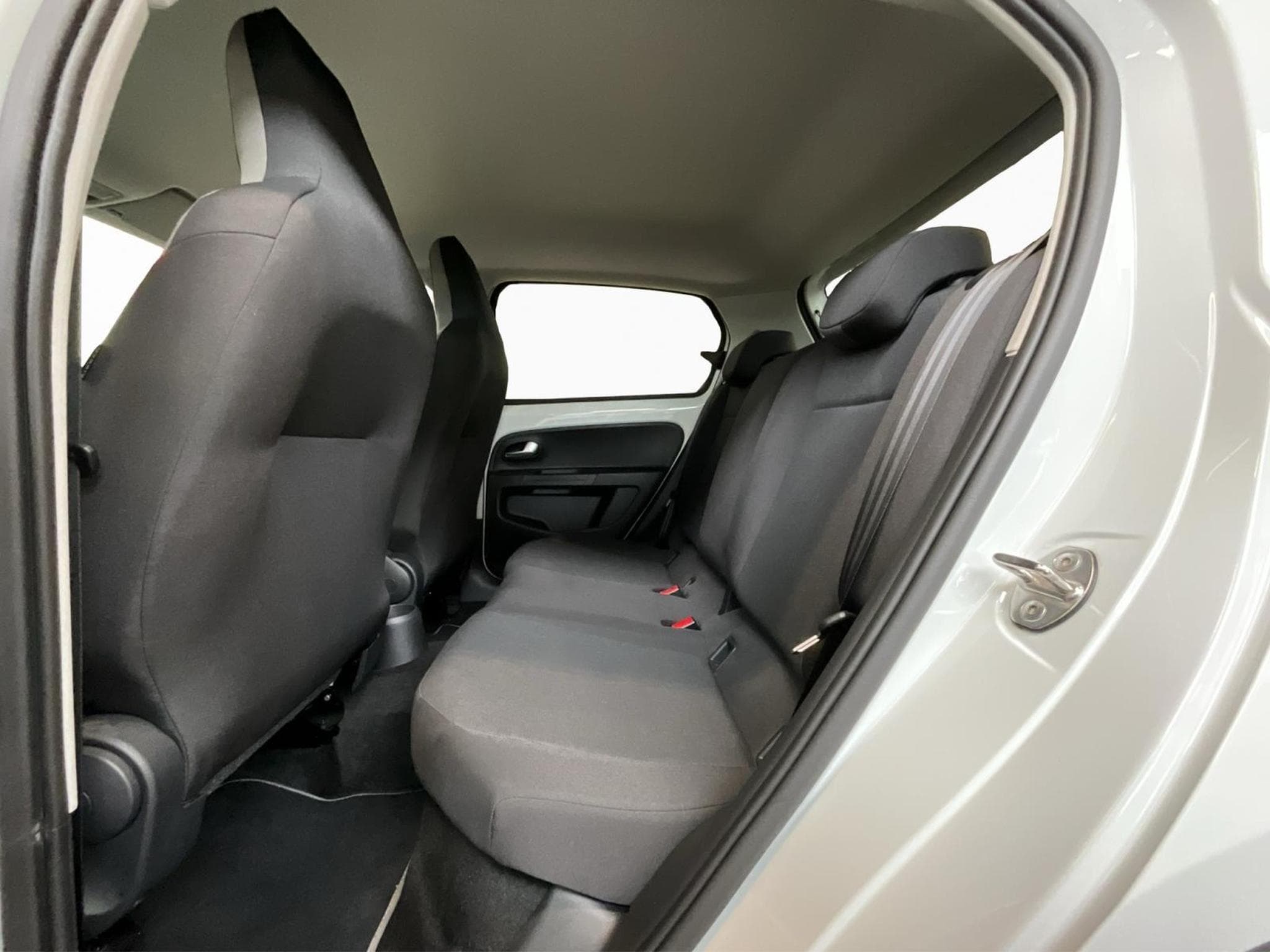 VW UP E-up+Move+DSG+P.Style+RearView (2021) - Foto 17