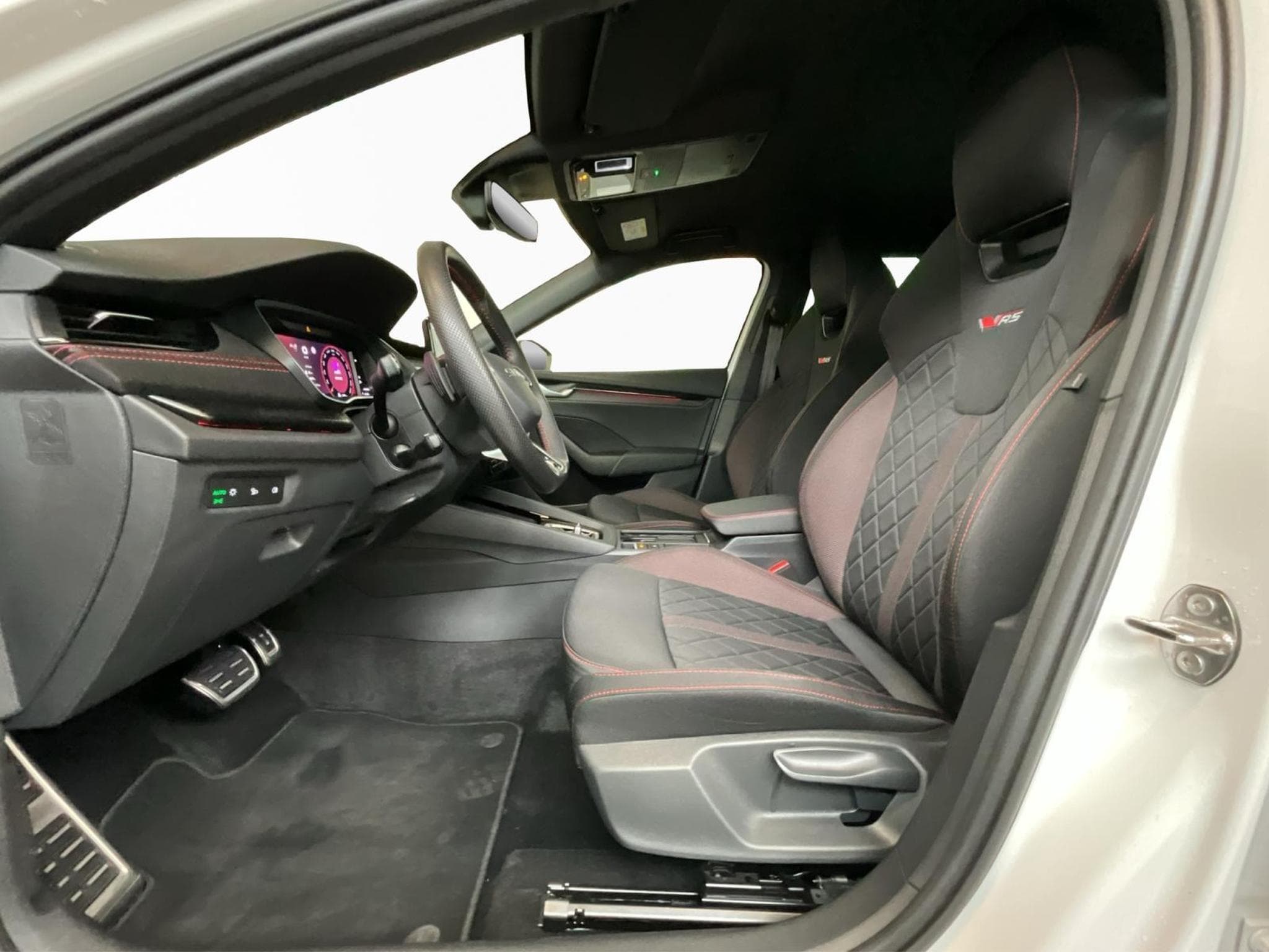 Skoda Octavia Combi+RS+DSG+P.Com.-Premium+360 (2025) - Photo 11