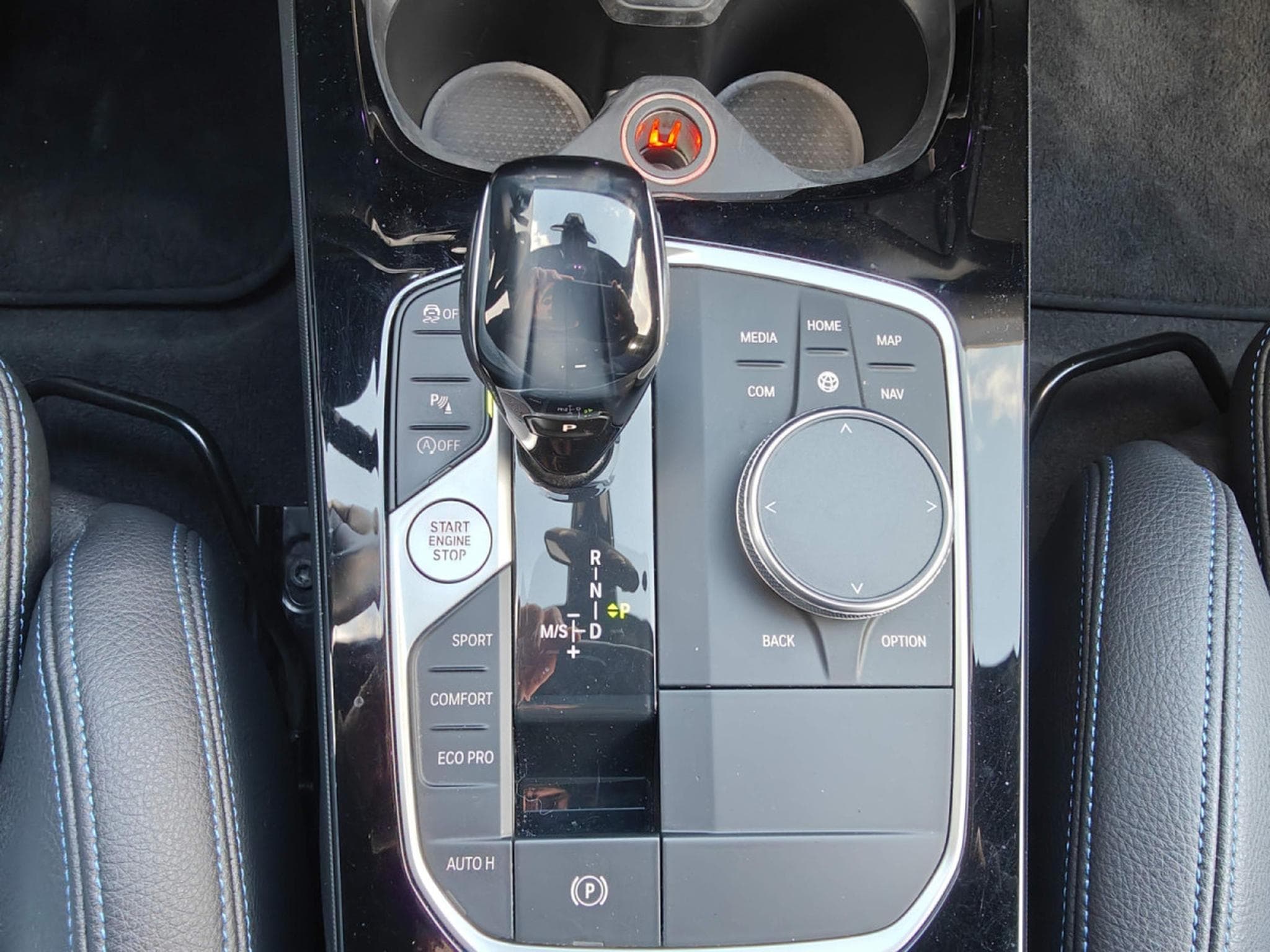 BMW 120 120iA SDRIVE PACK M GPS CARPLAY SIEGES CHAUFFANTS ECLAIRAGE (2021) - Photo 12