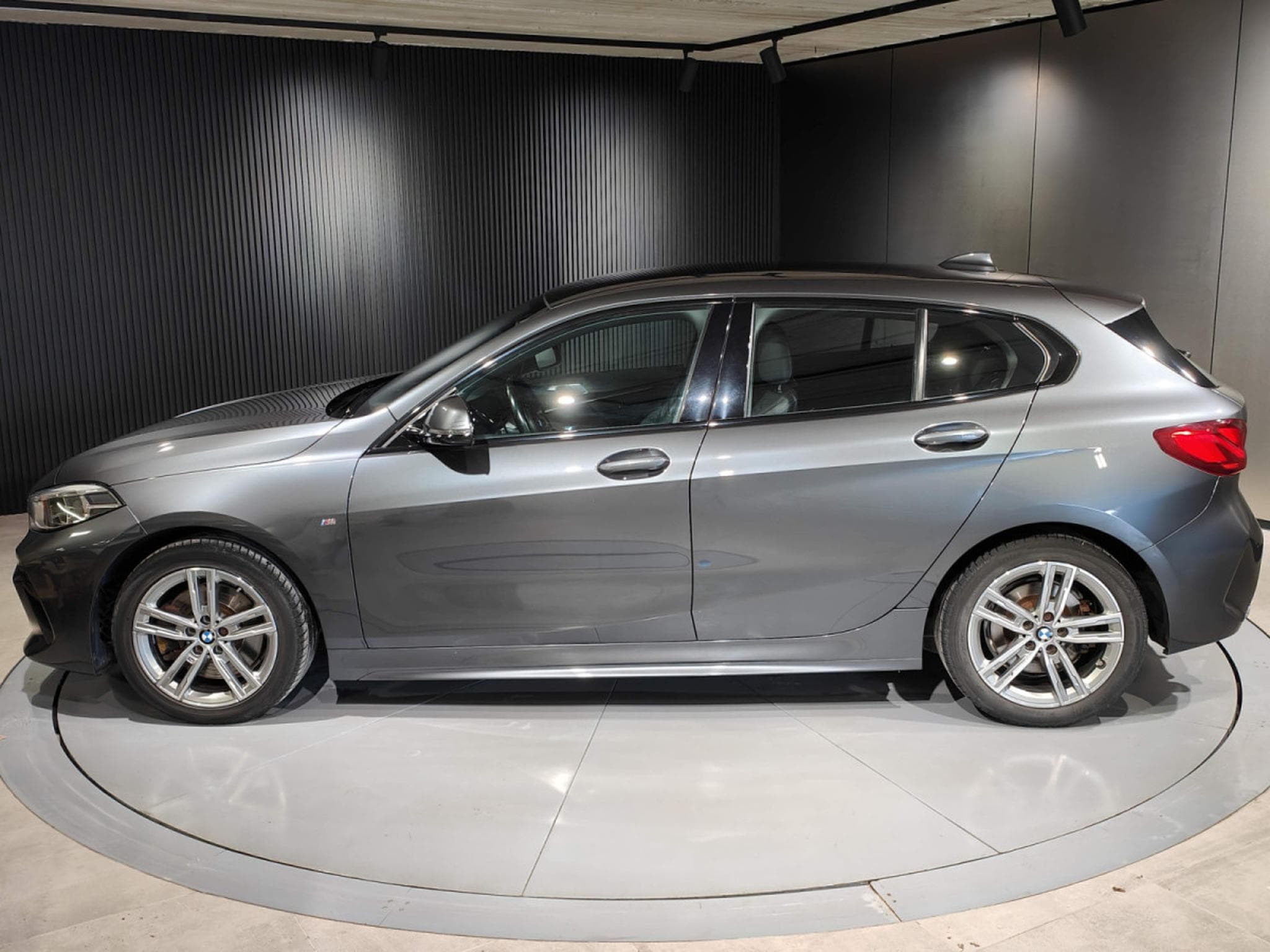 BMW 120 120iA SDRIVE PACK M GPS CARPLAY SIEGES CHAUFFANTS ECLAIRAGE (2021) - Photo 5