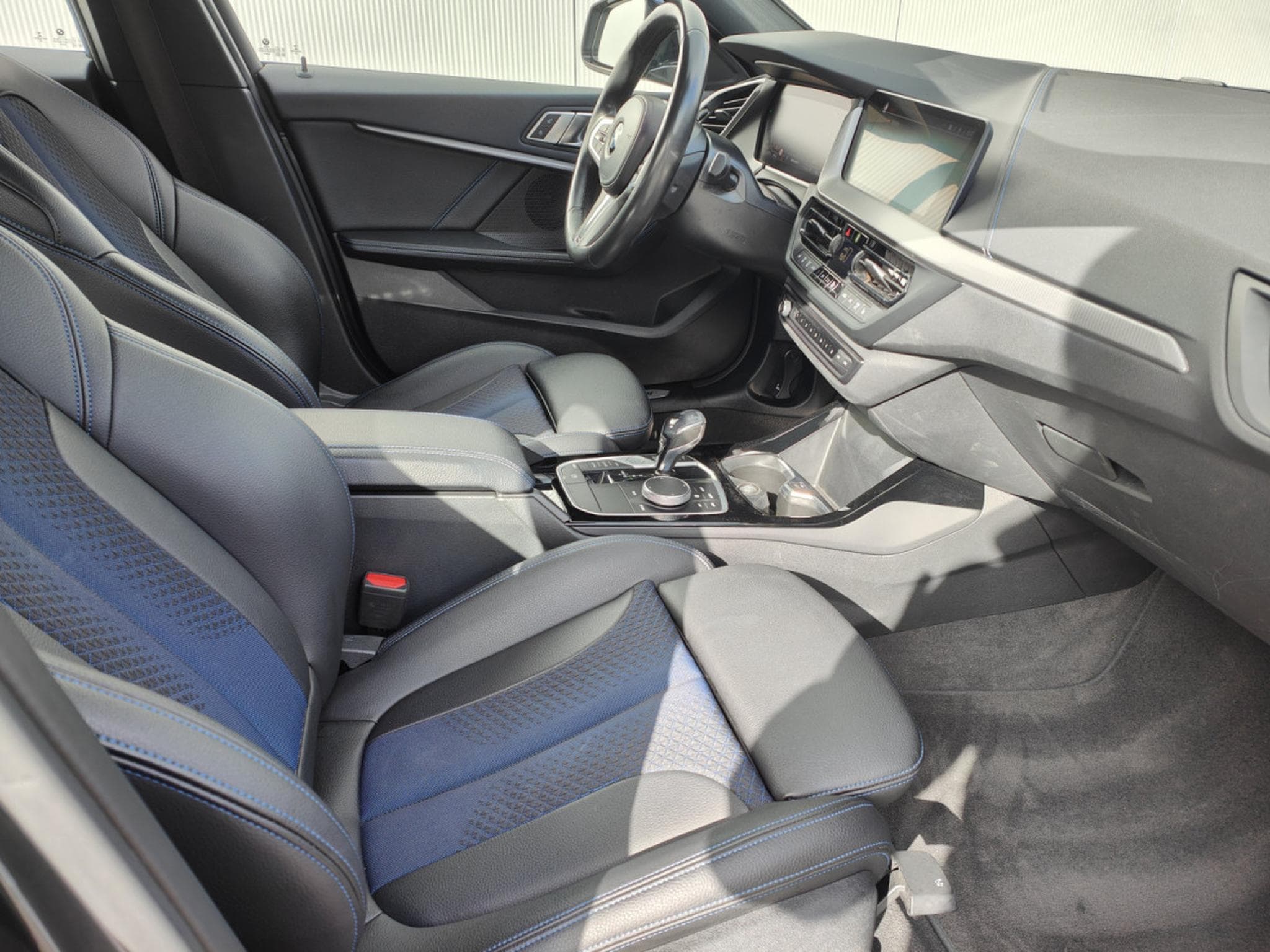 BMW 120 120iA SDRIVE PACK M GPS CARPLAY SIEGES CHAUFFANTS ECLAIRAGE (2021) - Photo 7