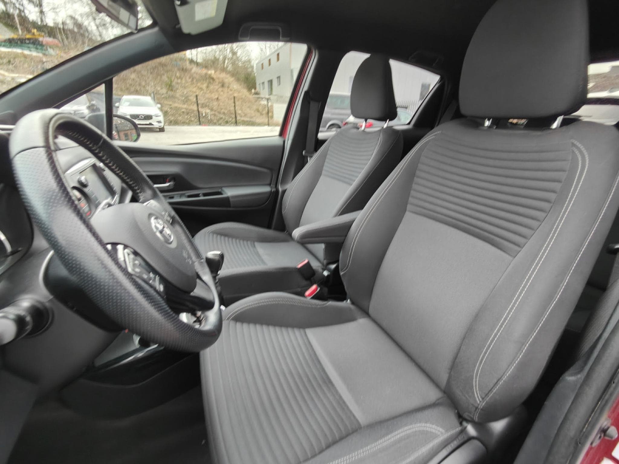 Toyota Yaris 1.3 VVT-I GPS BLUETOOTH CLIMATISATION CAMERA (2017) - Foto 12