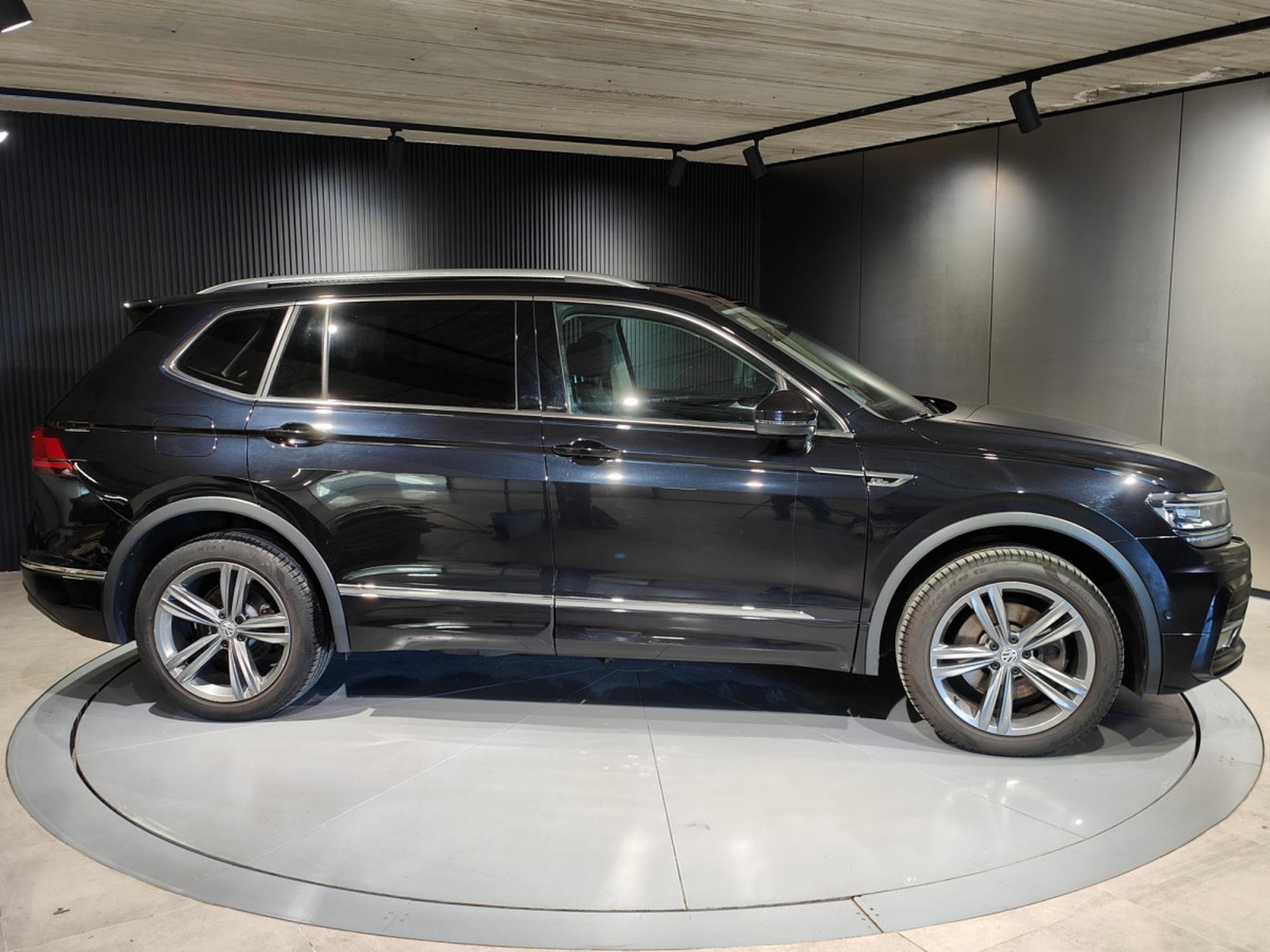 VW Tiguan 2.0 TDI DSG 4MOTION TOIT PANO CUIR CARPLAY (2021) - Foto 2