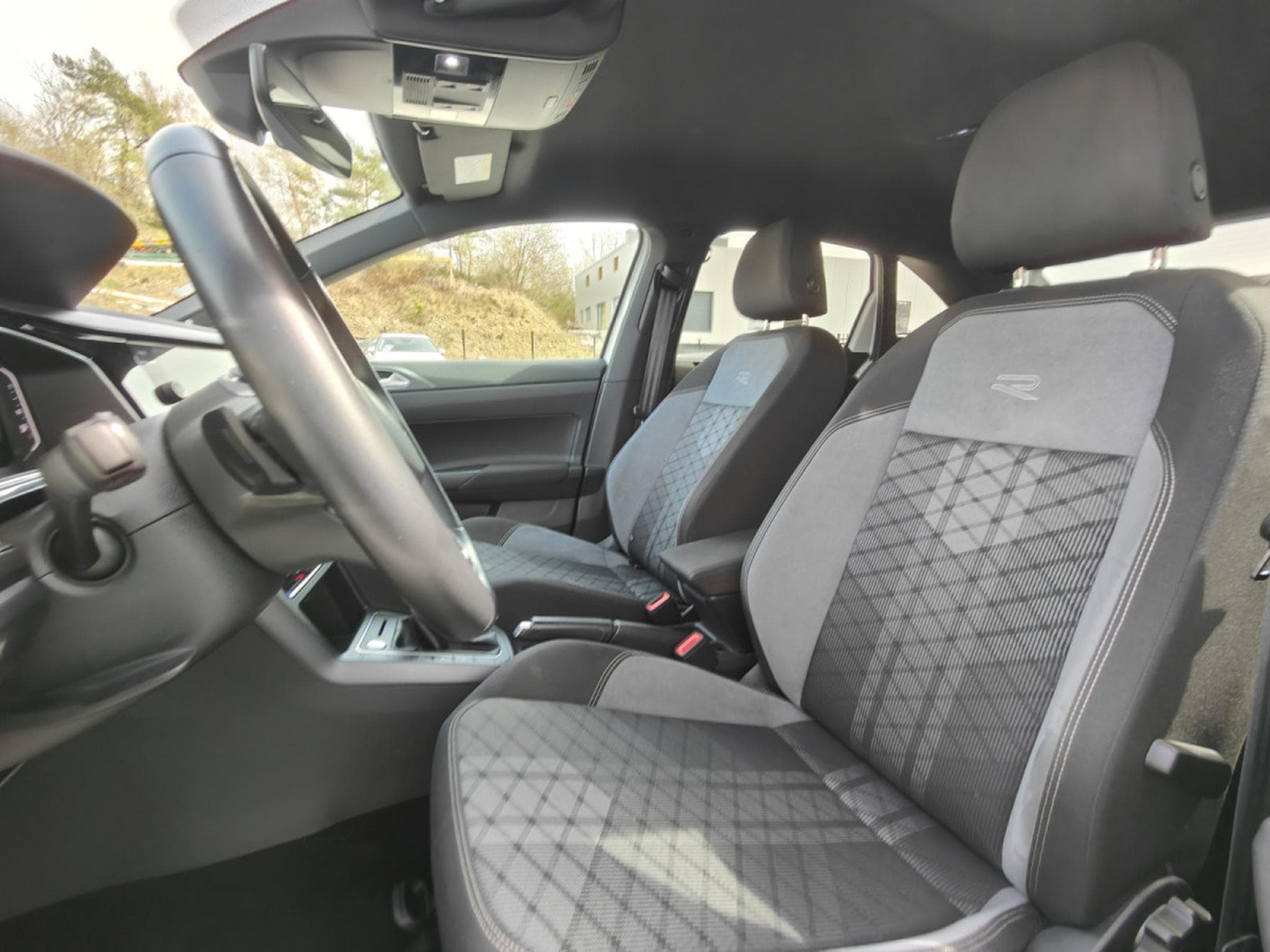VW Taigo 1.0 TSI DSG R-LINE CARPLAY CAMERA LED GPS (2023) - Foto 12