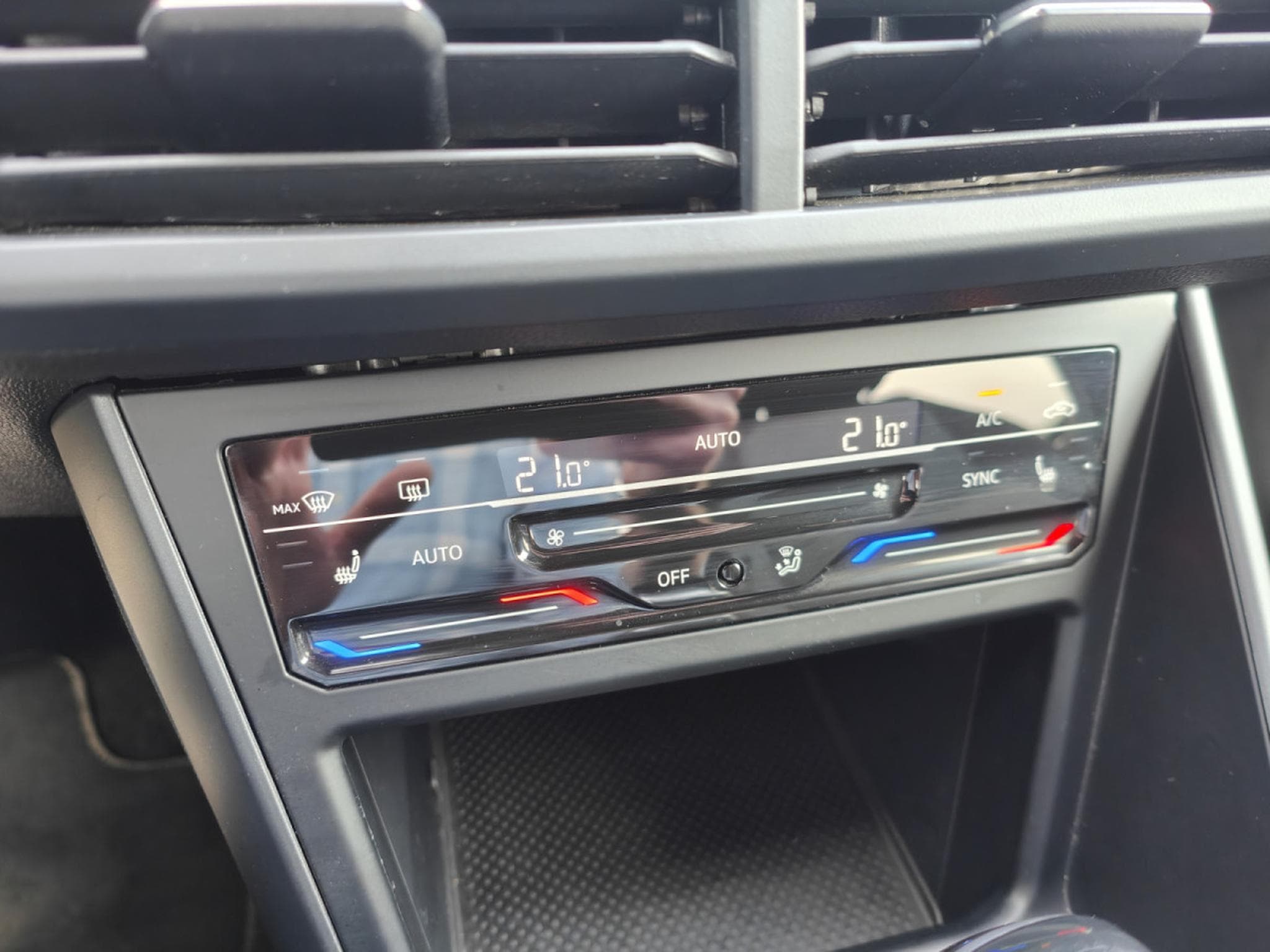VW Taigo 1.0 TSI DSG R-LINE CARPLAY CAMERA LED GPS (2023) - Foto 14