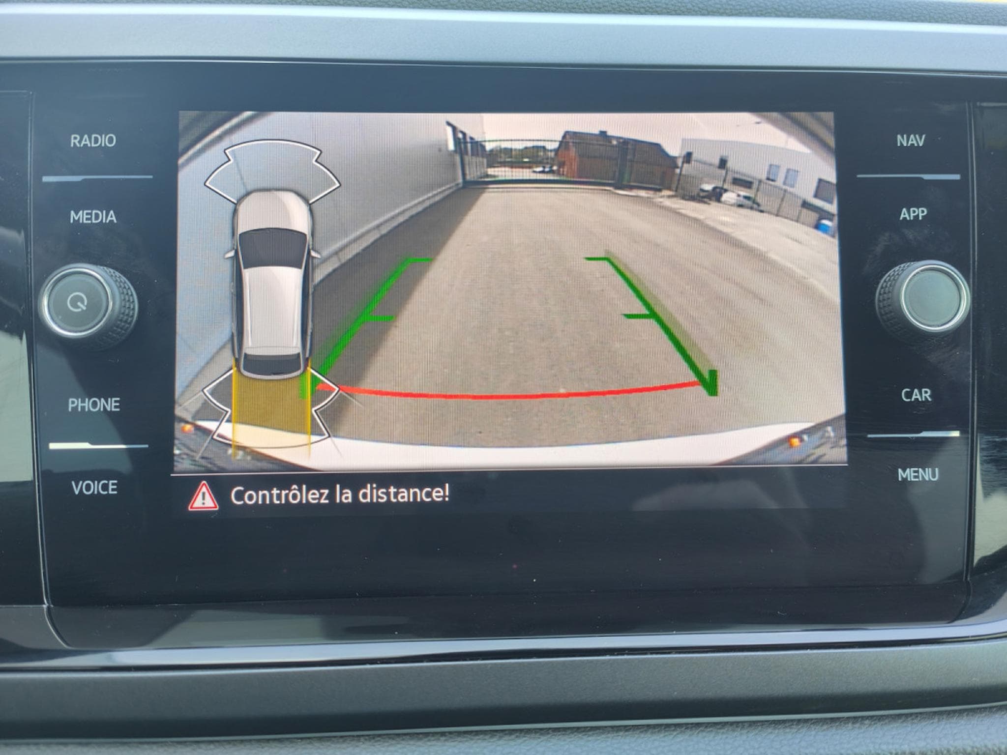 VW Taigo 1.0 TSI DSG R-LINE CARPLAY CAMERA LED GPS (2023) - Foto 17