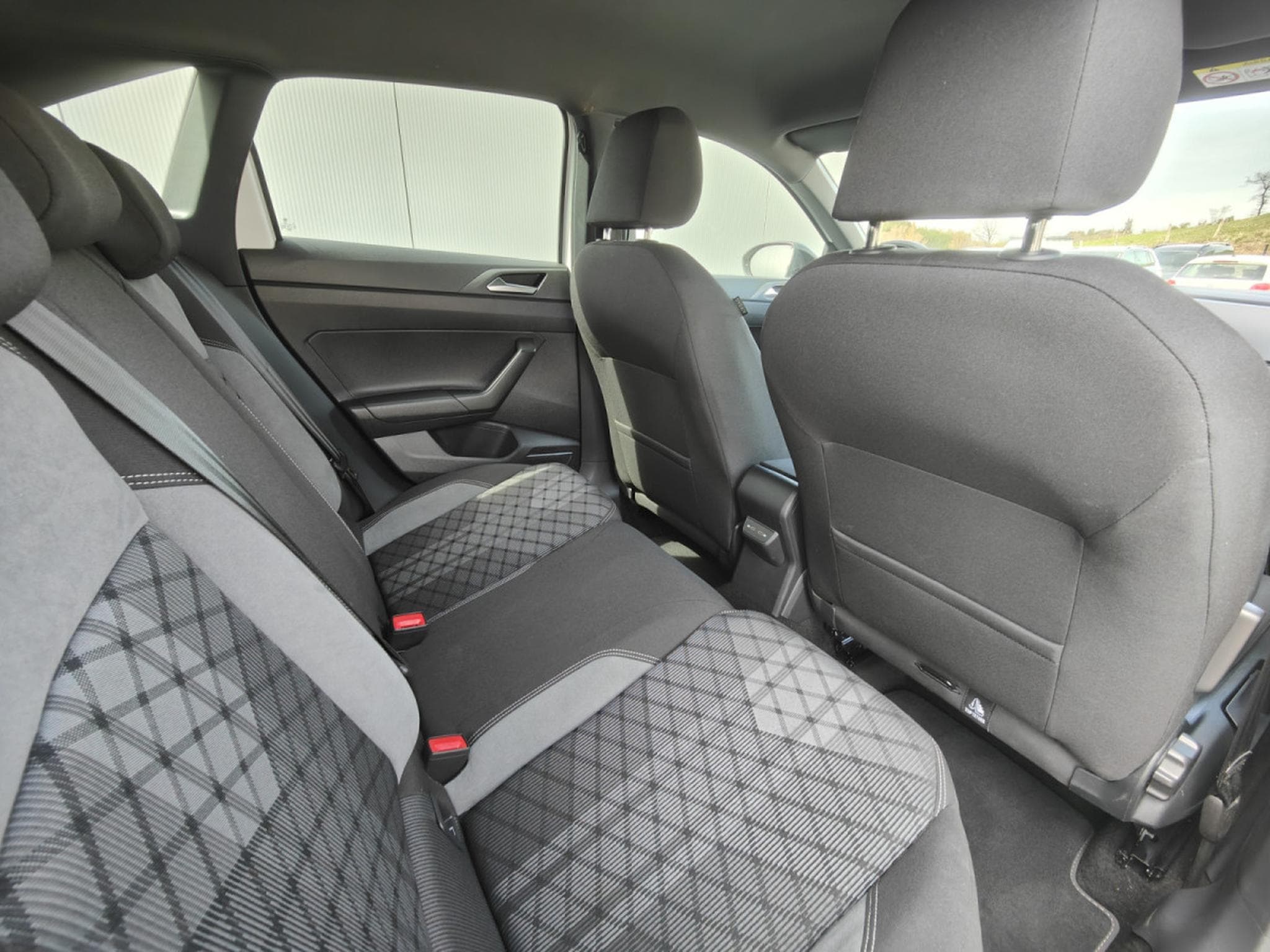 VW Taigo 1.0 TSI DSG R-LINE CARPLAY CAMERA LED GPS (2023) - Foto 8