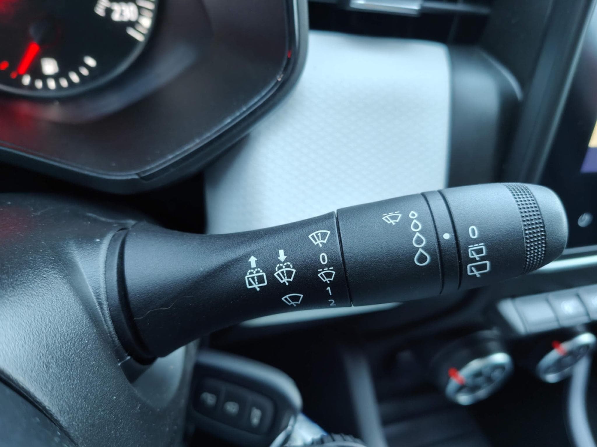 Renault Clio 1.5 DCI LIMITED GPS CLIM LED CRUISE ATTELAGE (2022) - Photo 20
