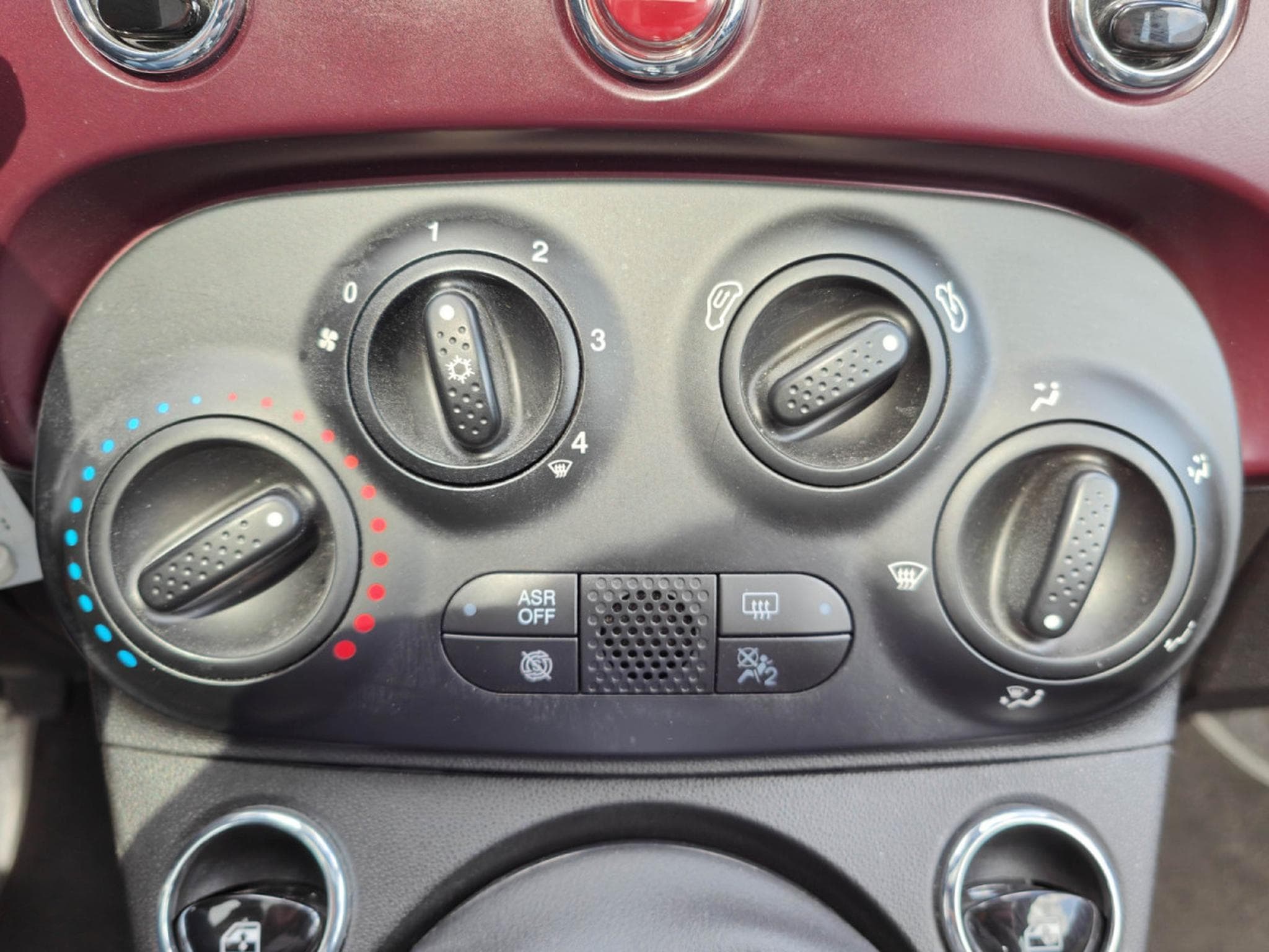 Fiat 500 1.2 MULTIJET GPS SIEGES CHAUFFANTS TOIT PANO CRUISE (2019) - Foto 17