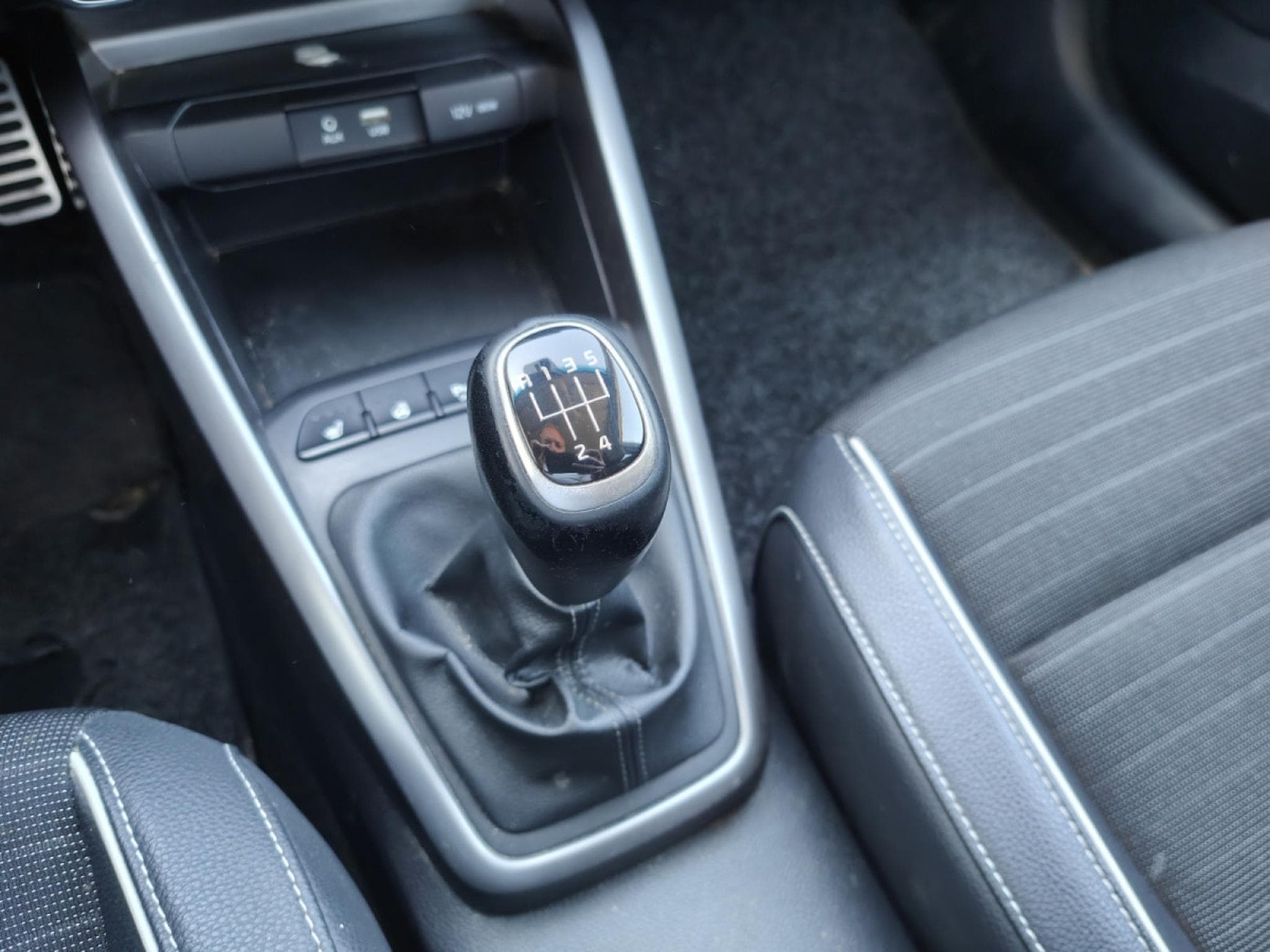 Kia Rio 1.0 T-GDI GT-LINE CLIM SIEGES + VOLANT CHAUFF CARPLAY (2019) - Foto 13