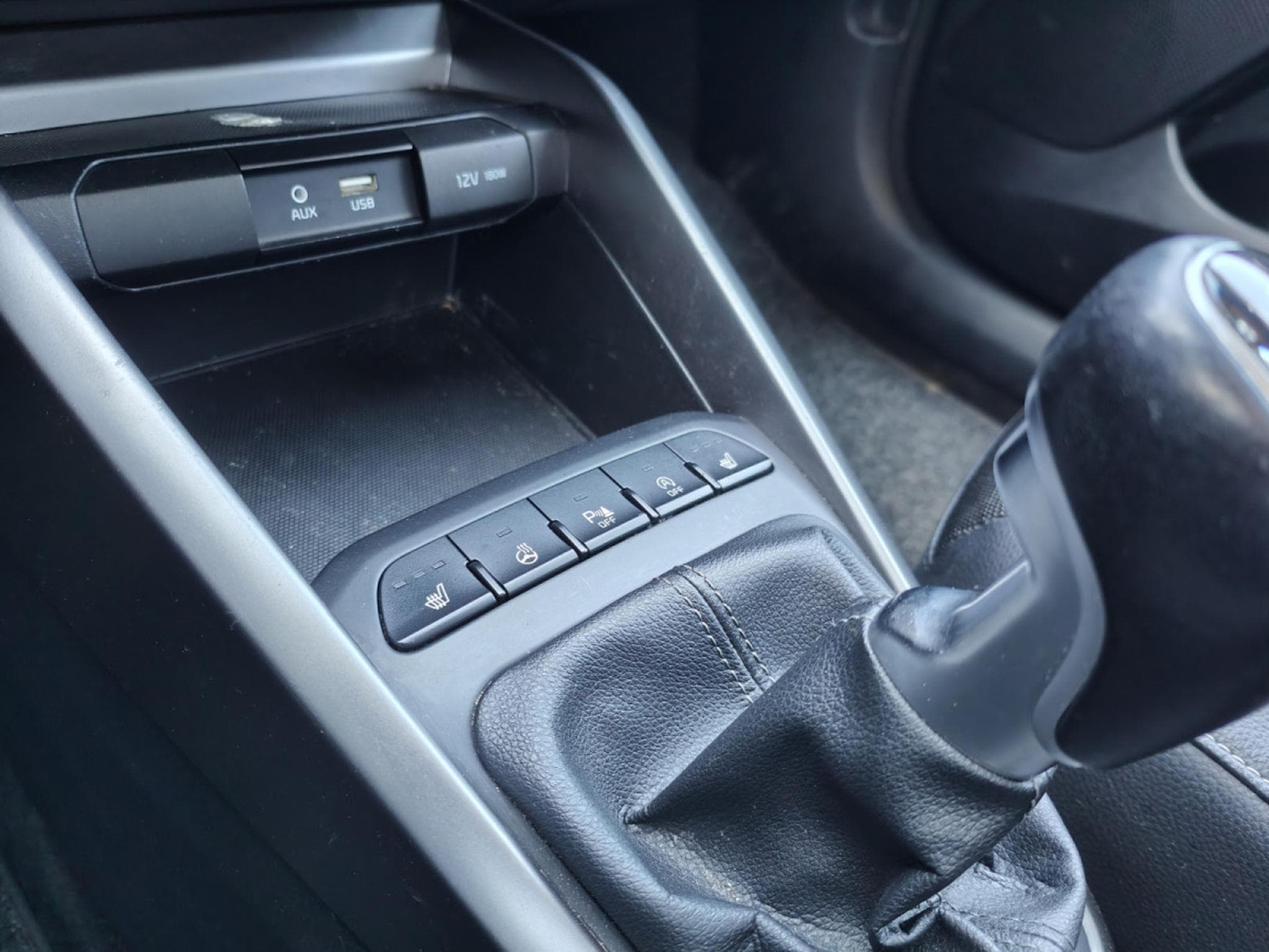 Kia Rio 1.0 T-GDI GT-LINE CLIM SIEGES + VOLANT CHAUFF CARPLAY (2019) - Foto 14