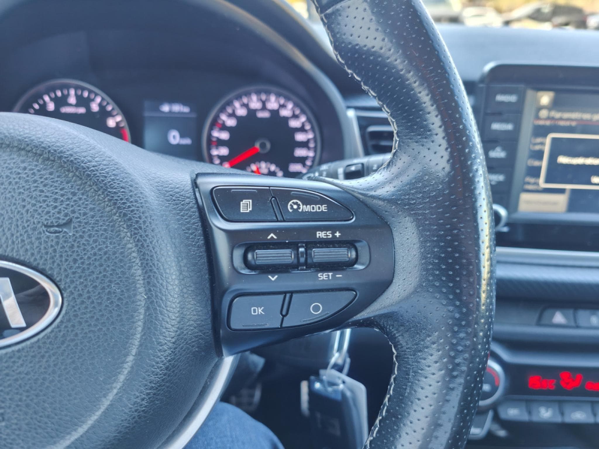 Kia Rio 1.0 T-GDI GT-LINE CLIM SIEGES + VOLANT CHAUFF CARPLAY (2019) - Foto 20