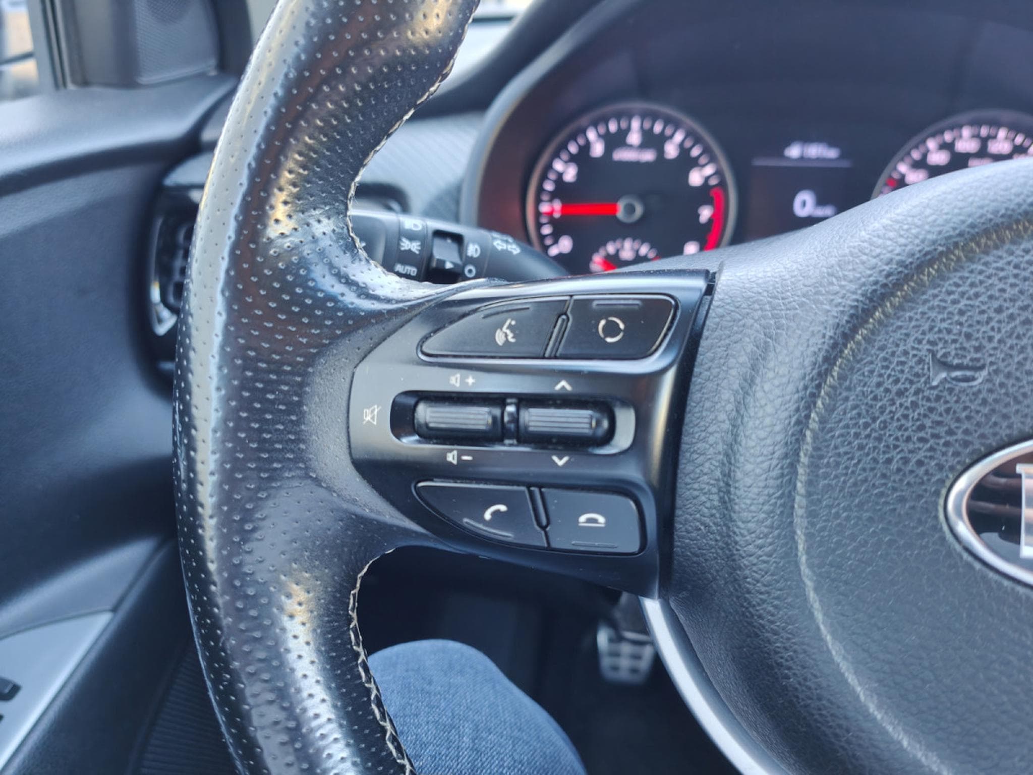 Kia Rio 1.0 T-GDI GT-LINE CLIM SIEGES + VOLANT CHAUFF CARPLAY (2019) - Foto 21