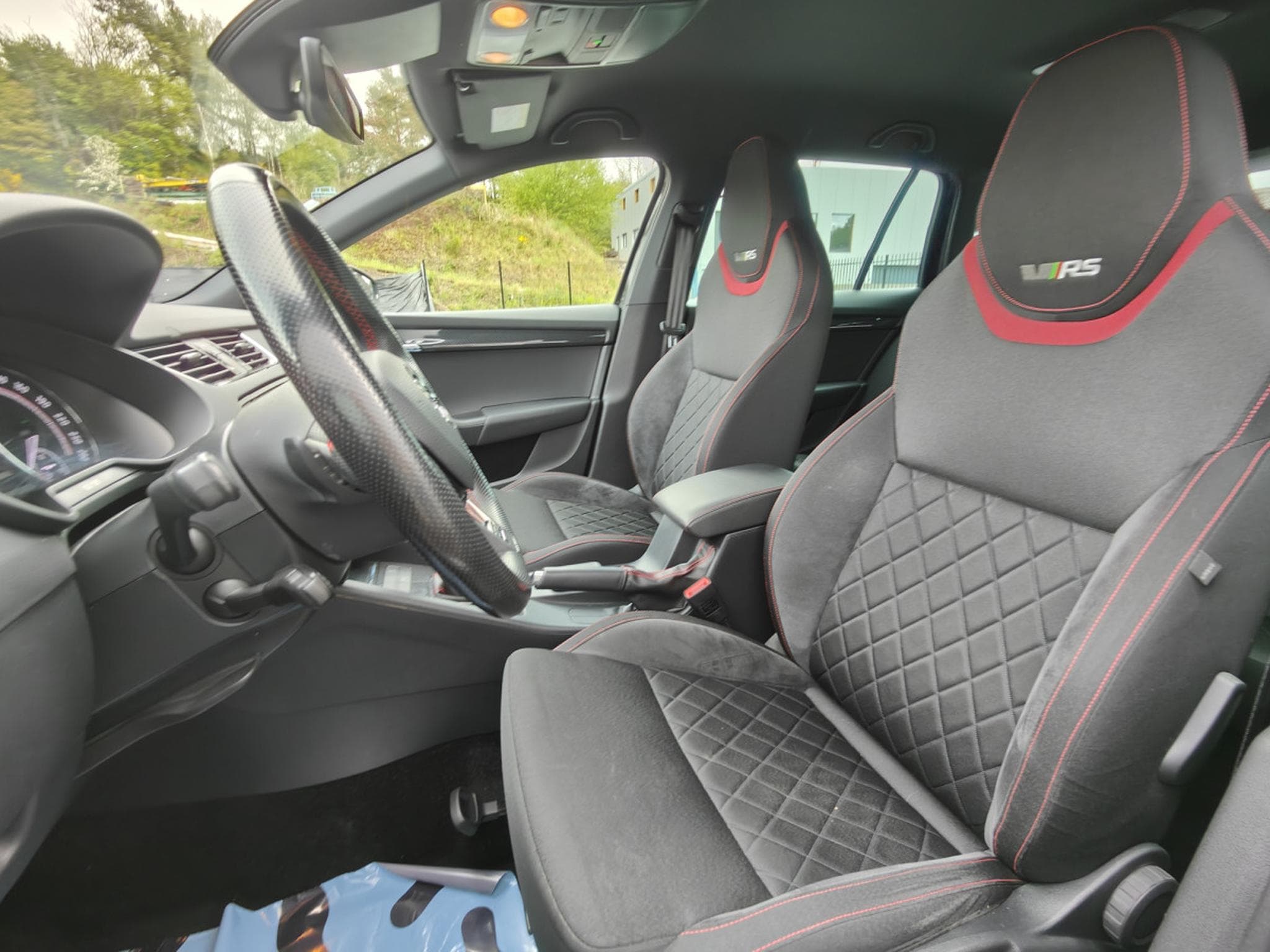 Skoda Octavia Combi RS 2.0 TDI DSG 4X4 CARPLAY GPS SIEGES CHAUFF (2018) - Foto 12