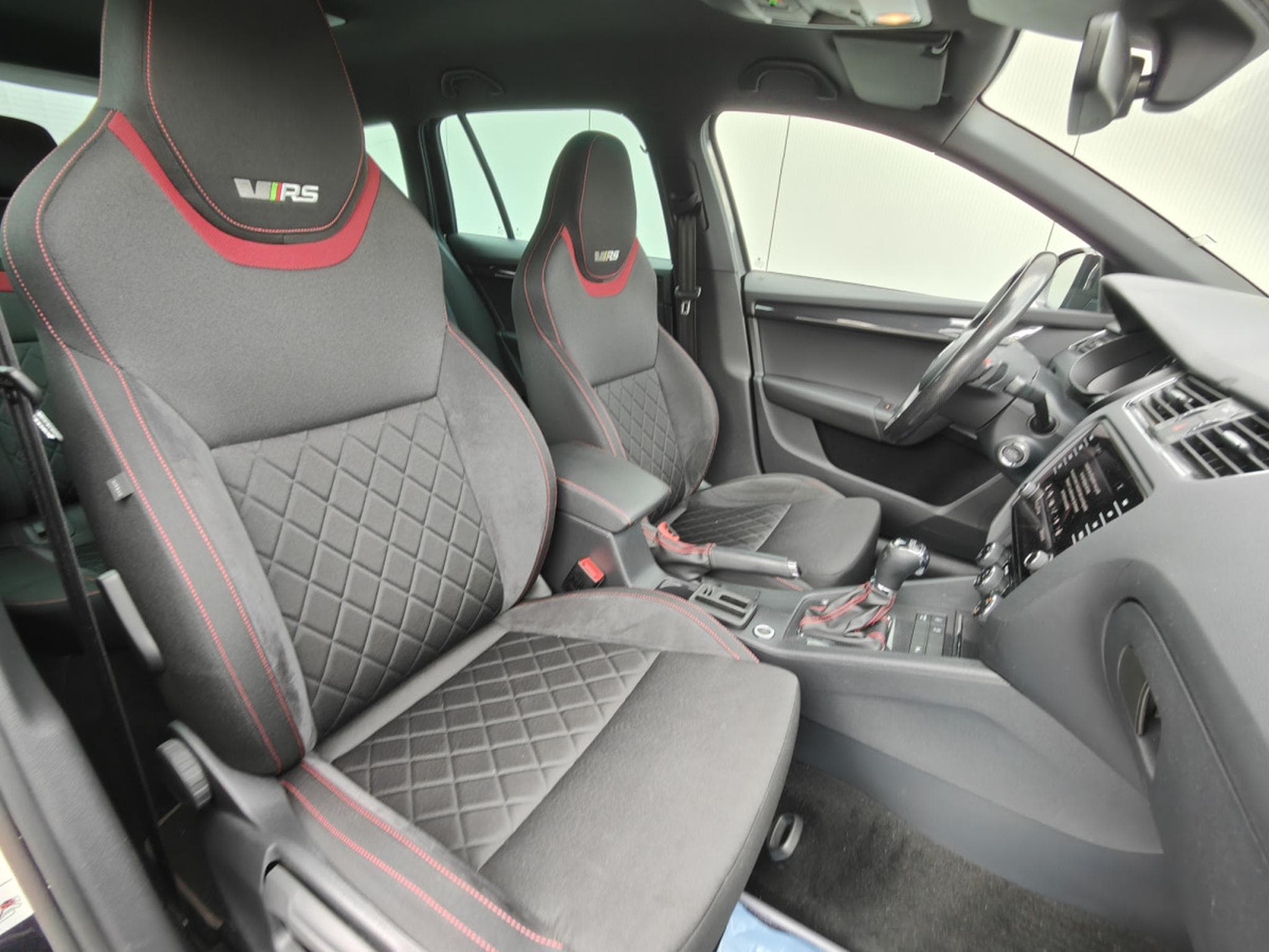 Skoda Octavia Combi RS 2.0 TDI DSG 4X4 CARPLAY GPS SIEGES CHAUFF (2018) - Foto 7
