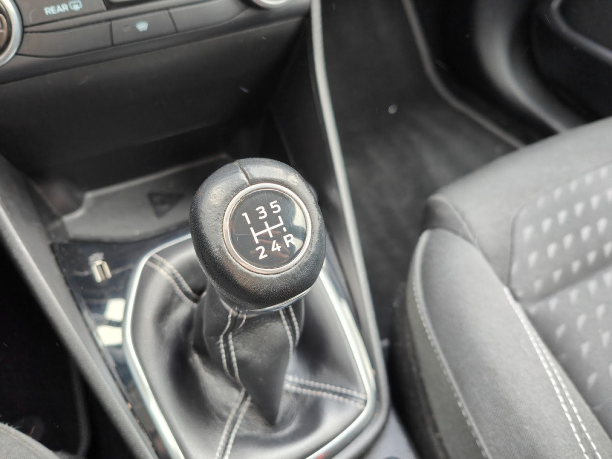 Ford Fiesta 1.0 ECOBOOST CARPLAY CLIMATISATION RADAR ARR (2018) - Photo 13