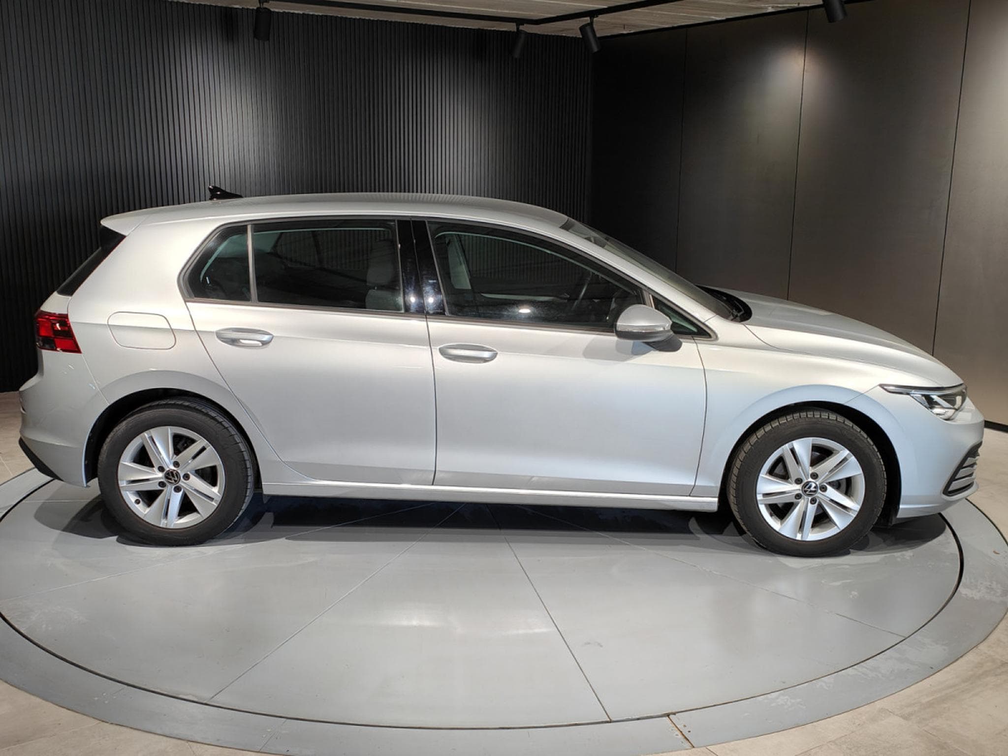 VW Golf 2.0 TDI CARPLAY GPS LED APS AV/ARR CRUISE ADAPTATIF (2021) - Foto 2