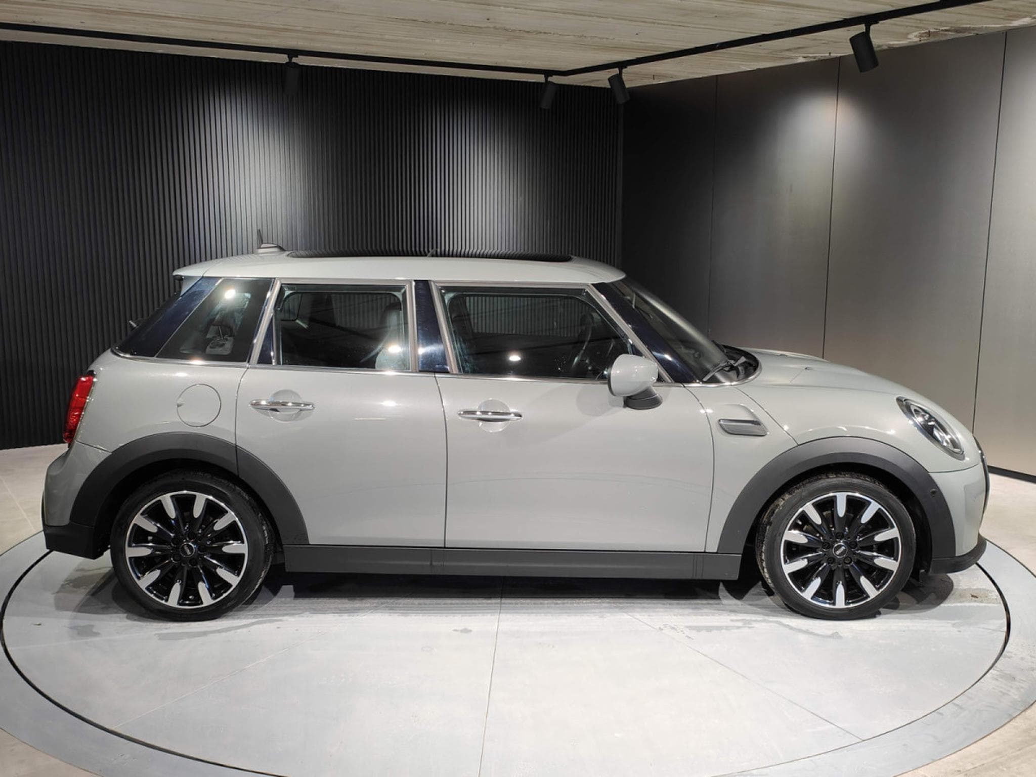 Mini Cooper 1.5 GPS CARPLAY CAMERA SIEGES CHAUFFANTS TOIT PANP (2021) - Photo 2
