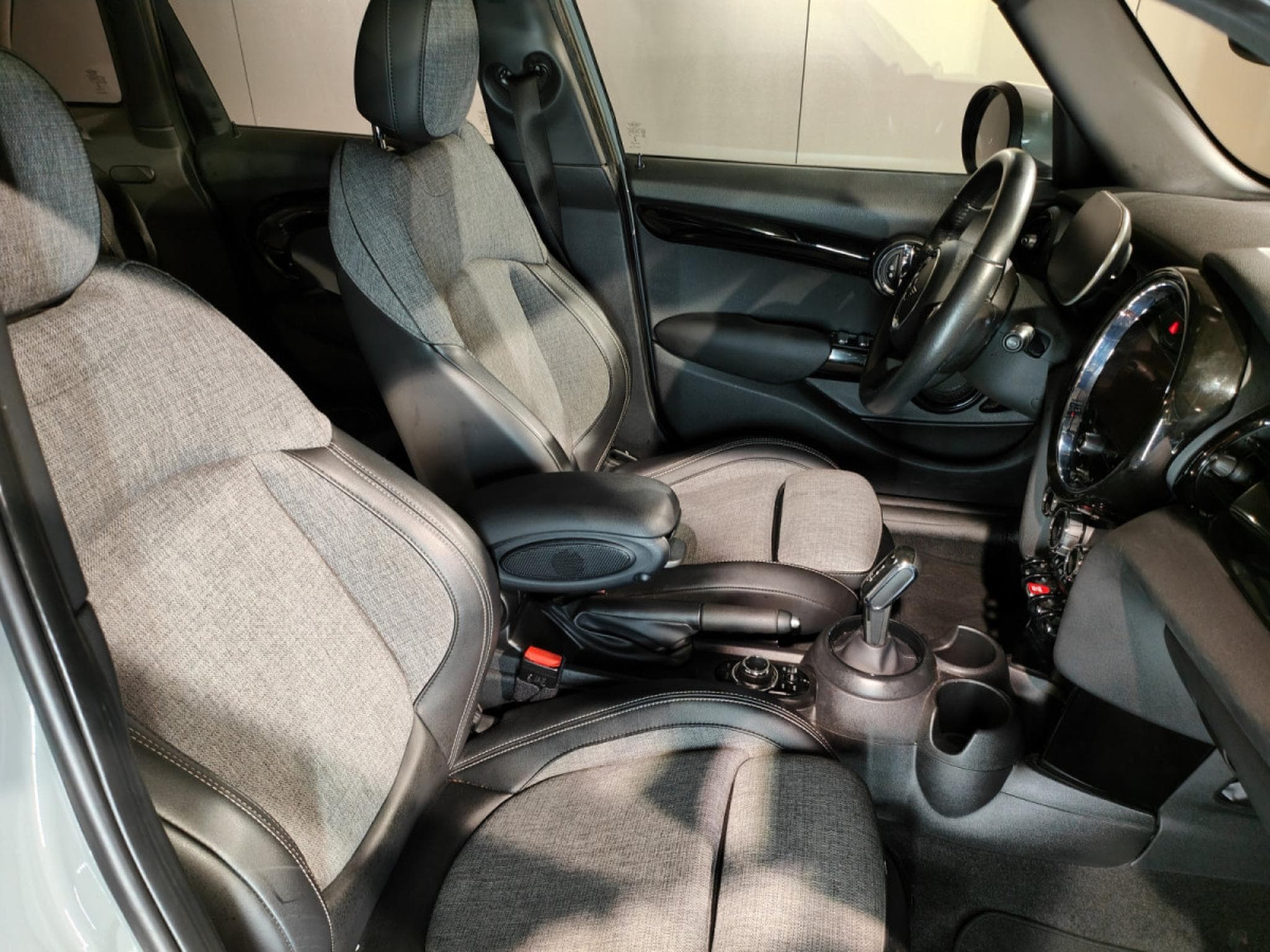 Mini Cooper 1.5 GPS CARPLAY CAMERA SIEGES CHAUFFANTS TOIT PANP (2021) - Photo 7
