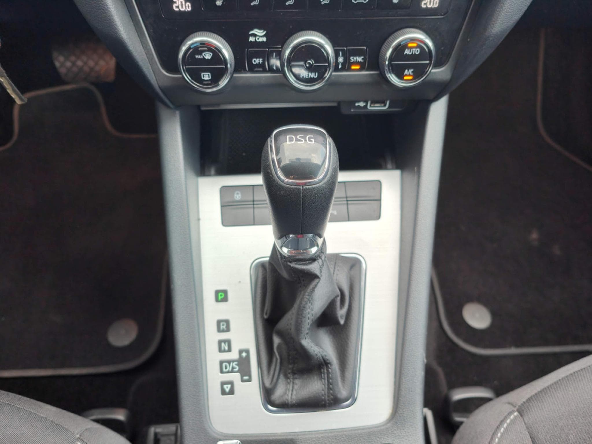 Skoda Octavia 1.6 TDI DSG CARPLAY APS AV/AR SIEGES CHAUFFANTS CRUISE (2019) - Foto 13