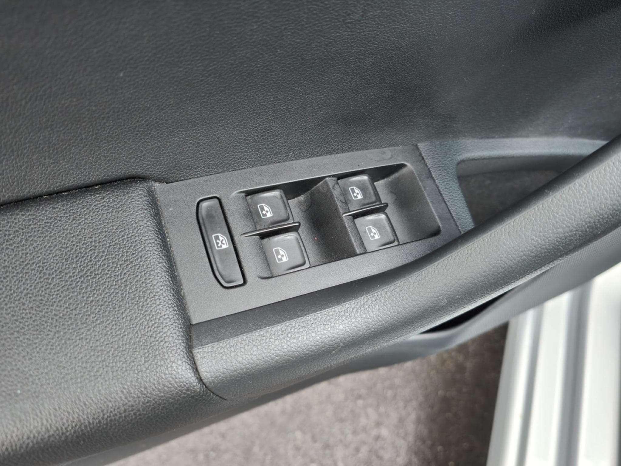 Skoda Octavia 1.6 TDI DSG CARPLAY APS AV/AR SIEGES CHAUFFANTS CRUISE (2019) - Foto 17