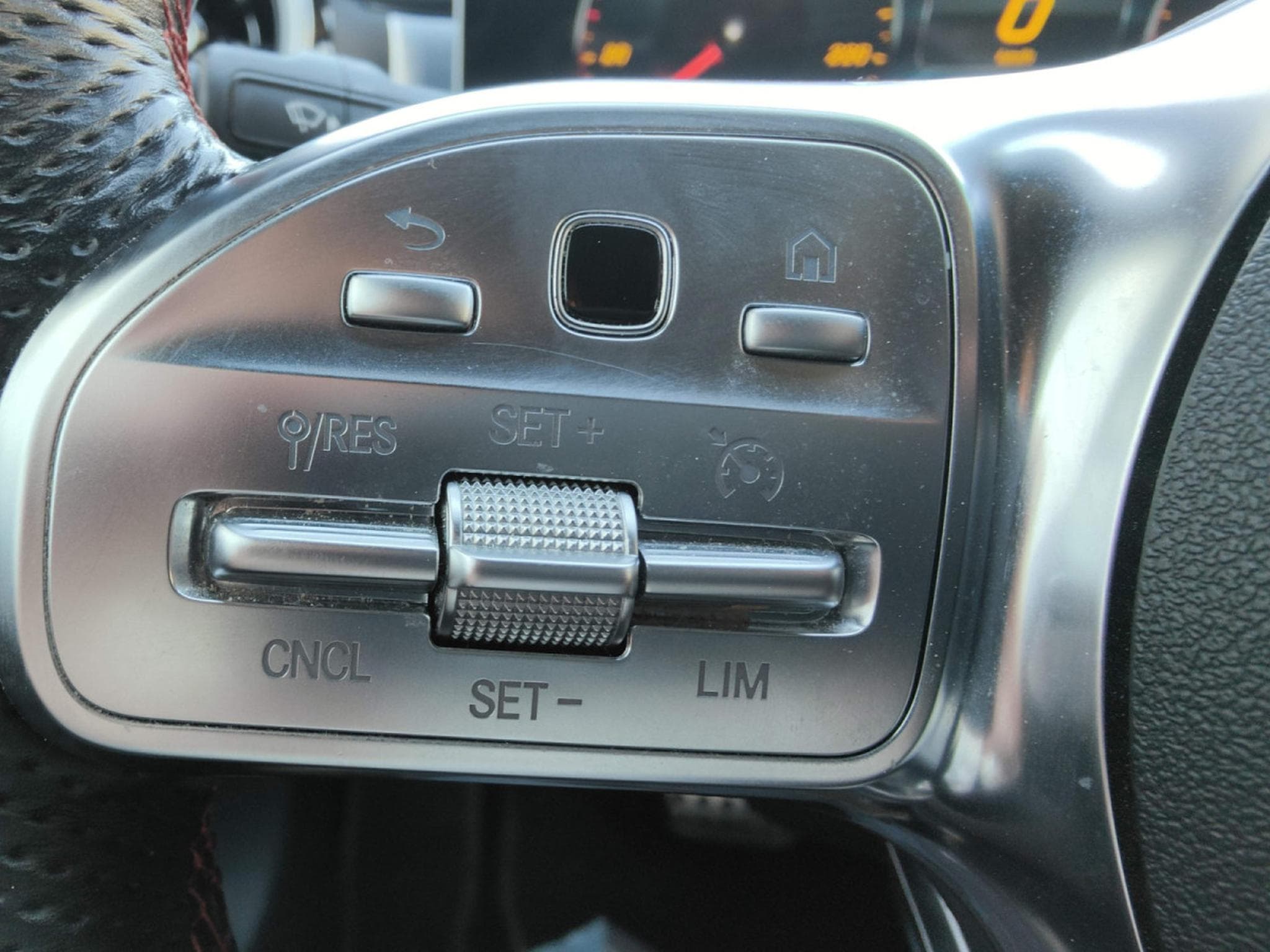Mercedes CLA 180 1.3 SB PACK AMG CAMERA GPS CARPLAY (2020) - Foto 9