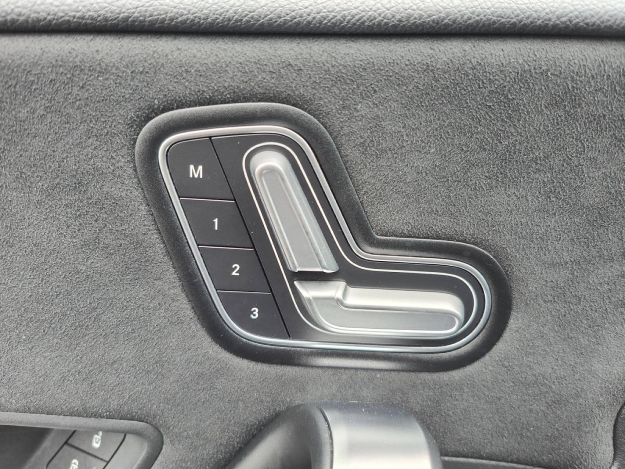 Mercedes A 180 180D PACK AMG CAMERA GPS CARPLAY LED SIEGES ELECTRIQUES (2019) - Foto 20