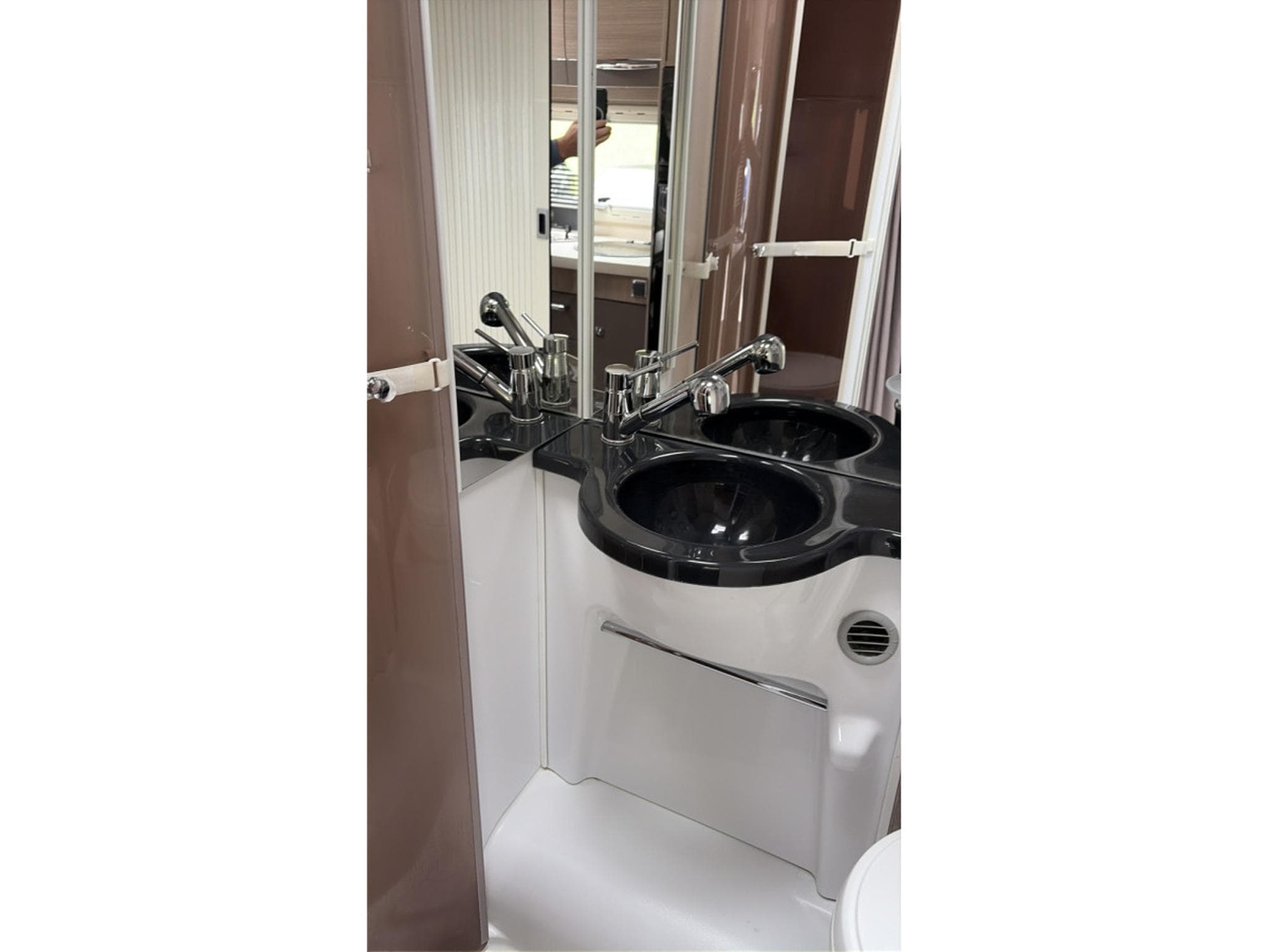 Chausson C646 Flash Ford 2.2 Diesel 6 bed (2016) - Photo 13