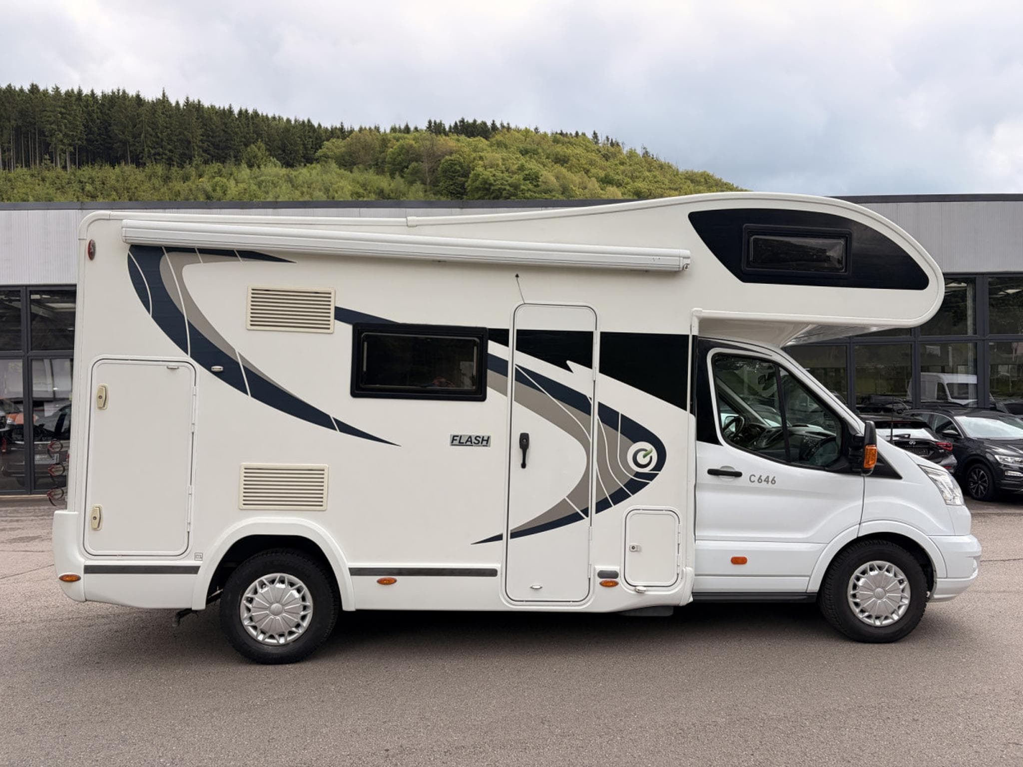 Chausson C646 Flash Ford 2.2 Diesel 6 bed (2016) - Photo 2