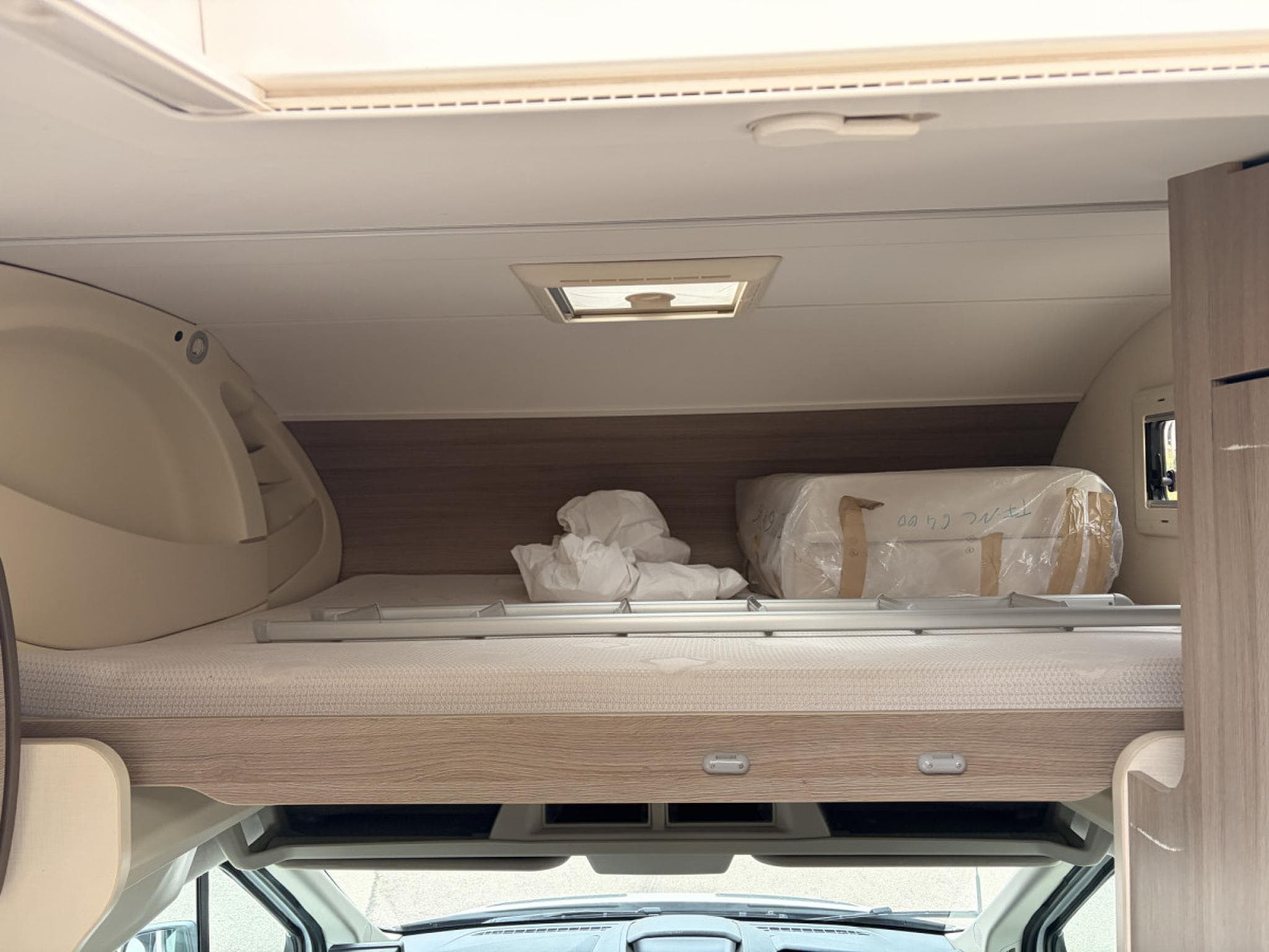 Chausson C646 Flash Ford 2.2 Diesel 6 bed (2016) - Photo 9