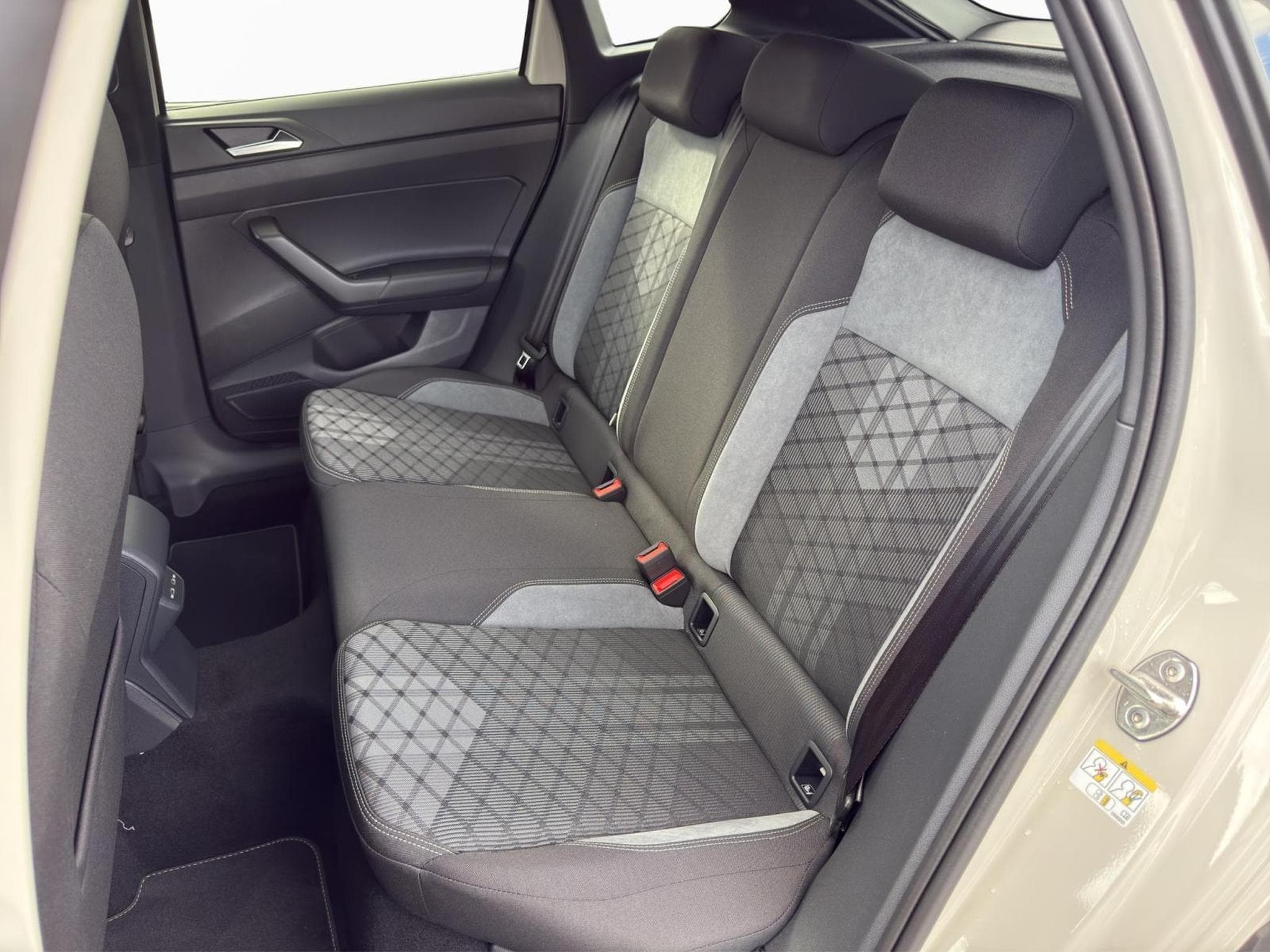 VW Taigo 1.5 R-Line 110 kW TSI DSG7 (2026) - Photo 15