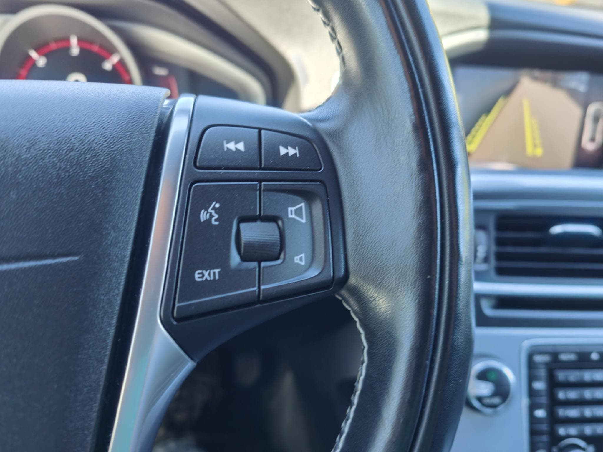 Volvo S60 S60 D2 BOITE AUTO GPS CAMERA SIEGES + VOLANT CHAUFF (2018) - Foto 19