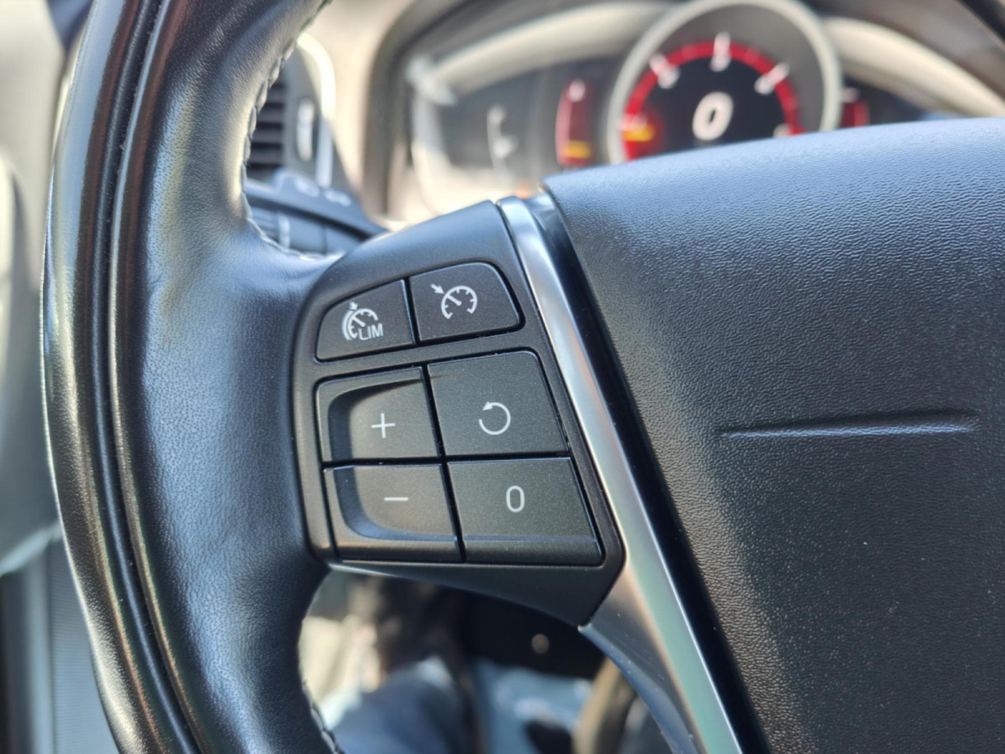 Volvo S60 S60 D2 BOITE AUTO GPS CAMERA SIEGES + VOLANT CHAUFF (2018) - Foto 20