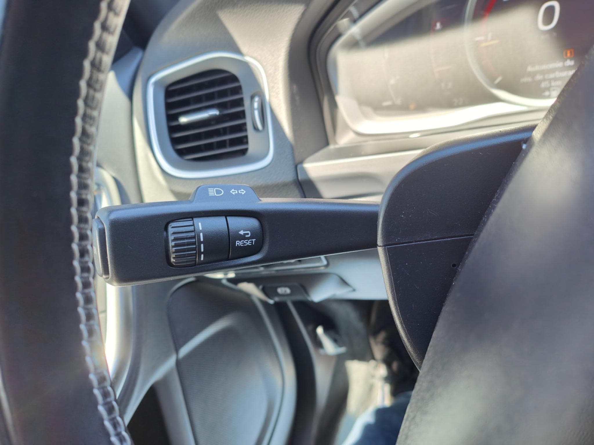 Volvo S60 S60 D2 BOITE AUTO GPS CAMERA SIEGES + VOLANT CHAUFF (2018) - Foto 21