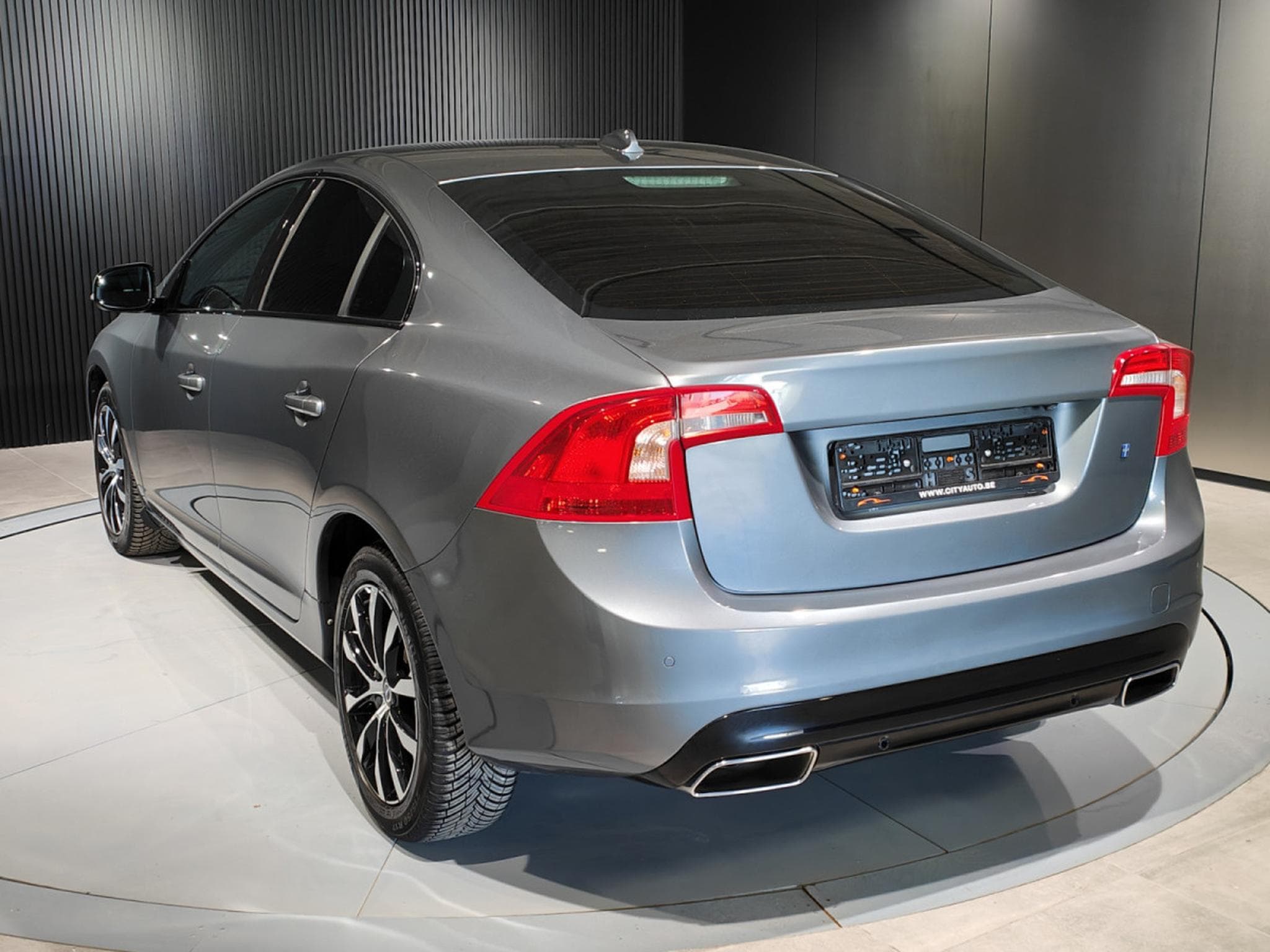 Volvo S60 S60 D2 BOITE AUTO GPS CAMERA SIEGES + VOLANT CHAUFF (2018) - Foto 4