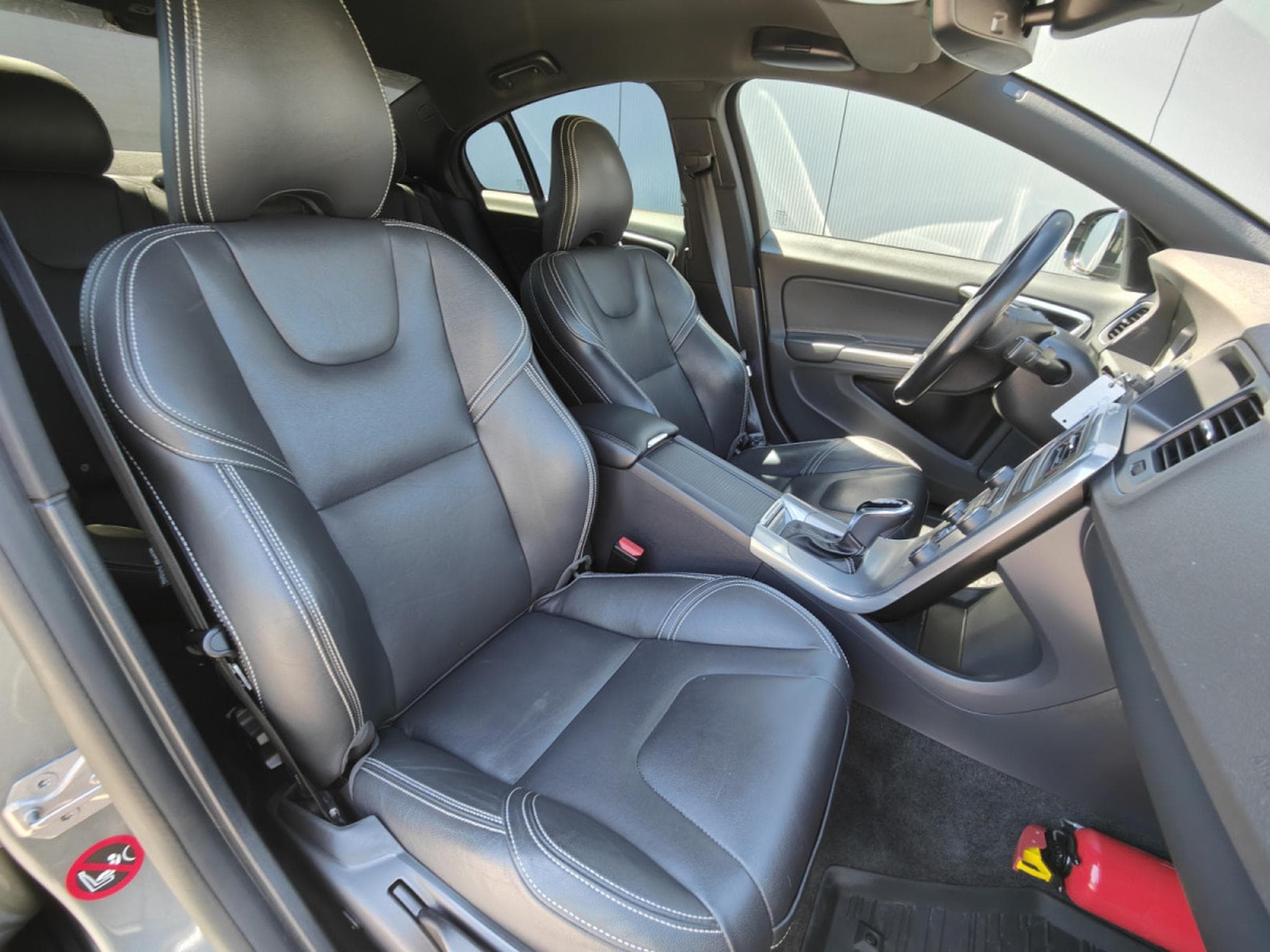Volvo S60 S60 D2 BOITE AUTO GPS CAMERA SIEGES + VOLANT CHAUFF (2018) - Foto 7
