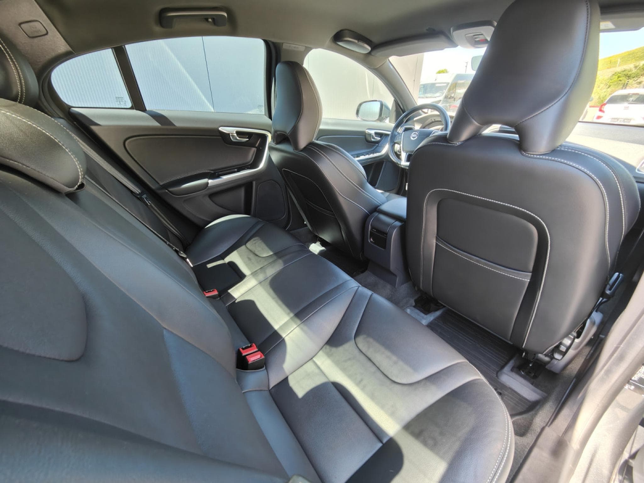 Volvo S60 S60 D2 BOITE AUTO GPS CAMERA SIEGES + VOLANT CHAUFF (2018) - Foto 8