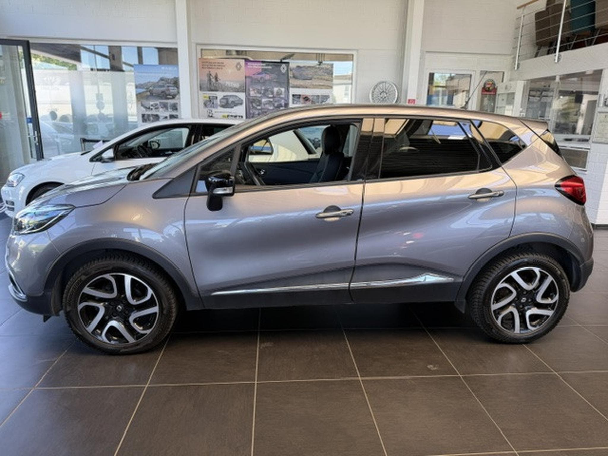 Renault Captur ENERGY TCE 120 EDC (2016) - Foto 3