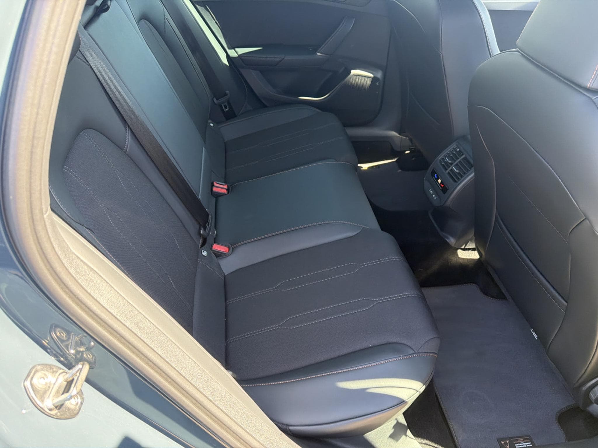 Cupra Leon 1.5 TSI M6 150CV (2025) - Photo 7