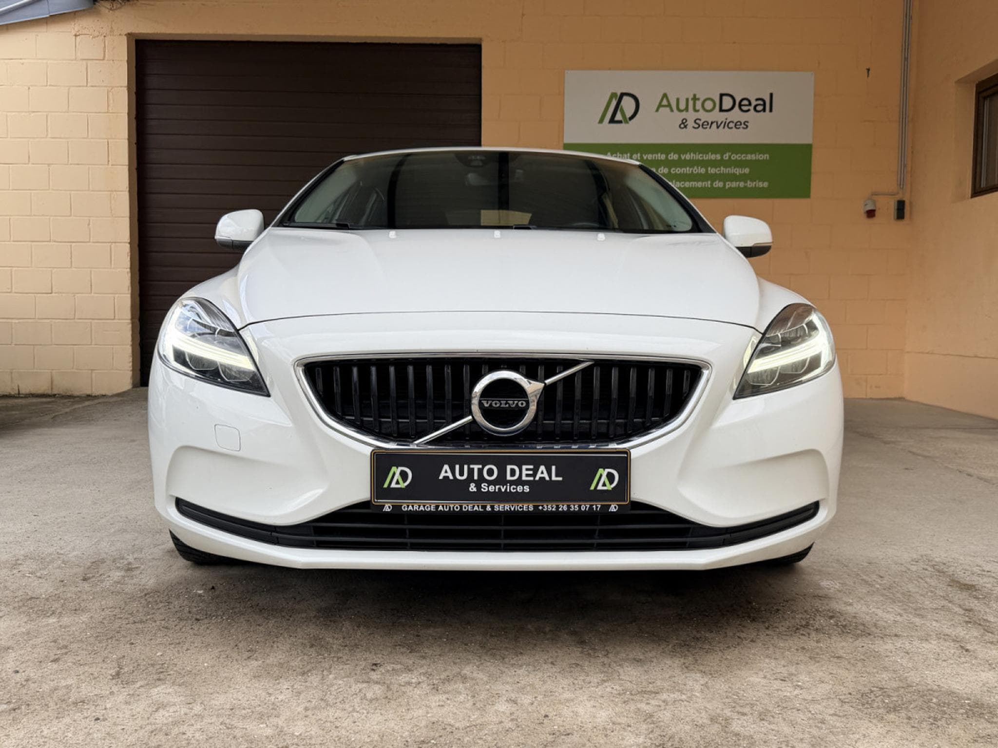 Volvo V40 D2 (2019) - Photo 2