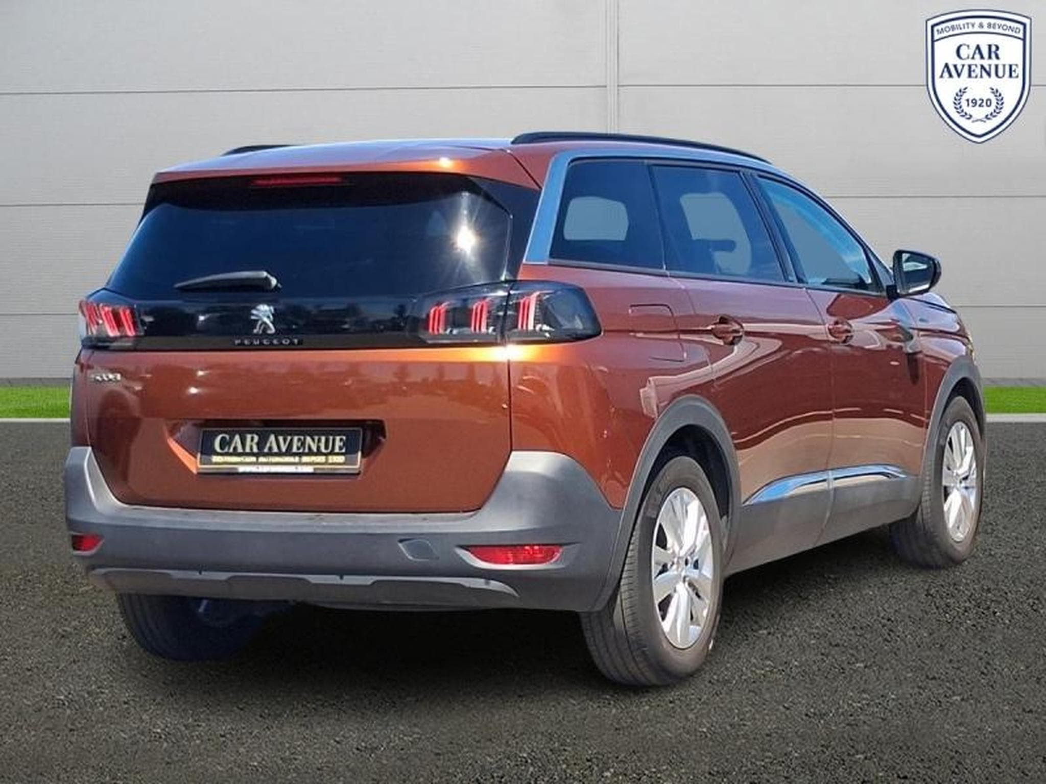 PEUGEOT 5008 1.5 BlueHDi 130ch S&S Style (2022) - Foto 2