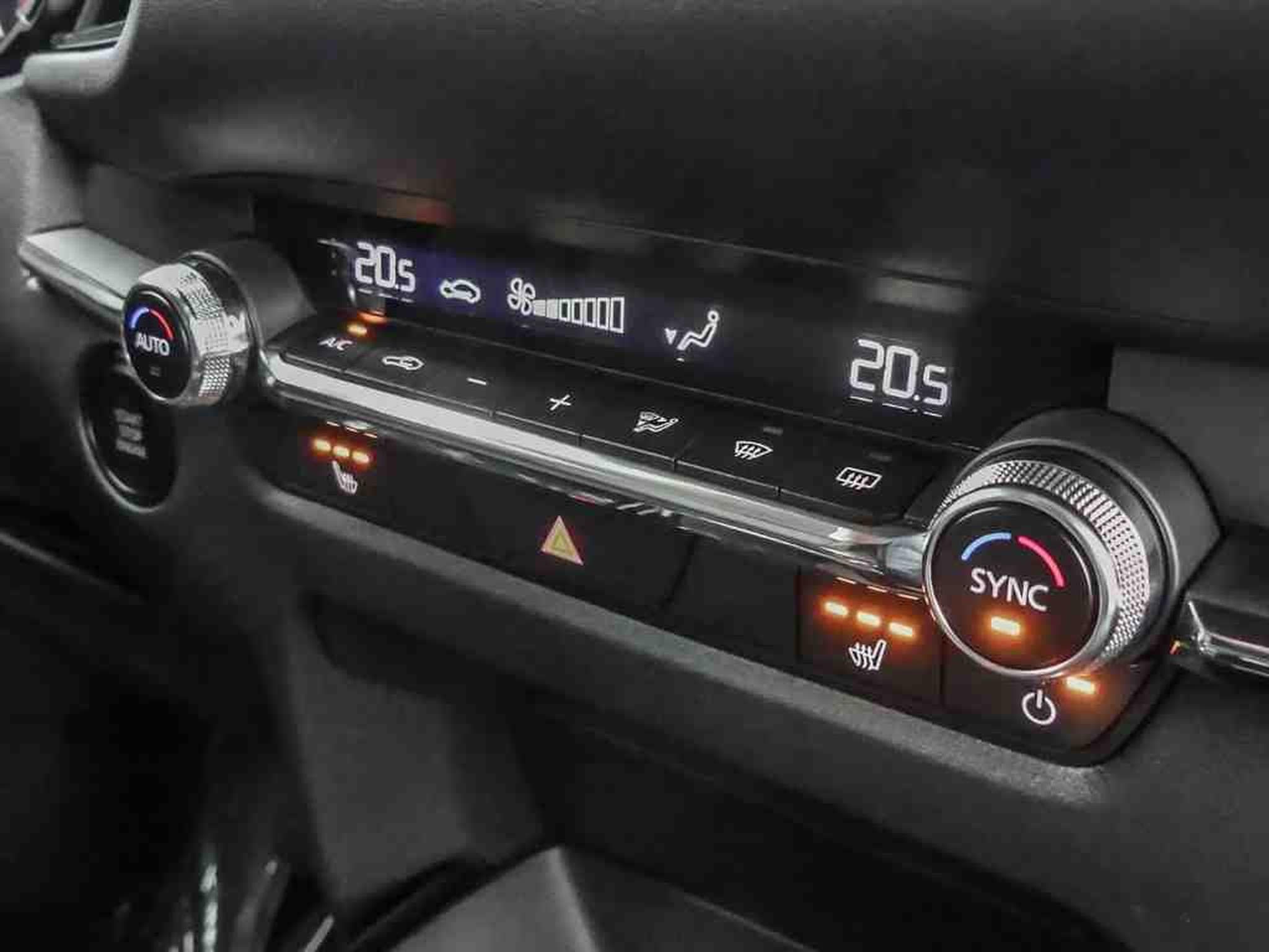 Mazda CX-30 2.5 E-Skyactiv G 140 Homura (2025) - Photo 10