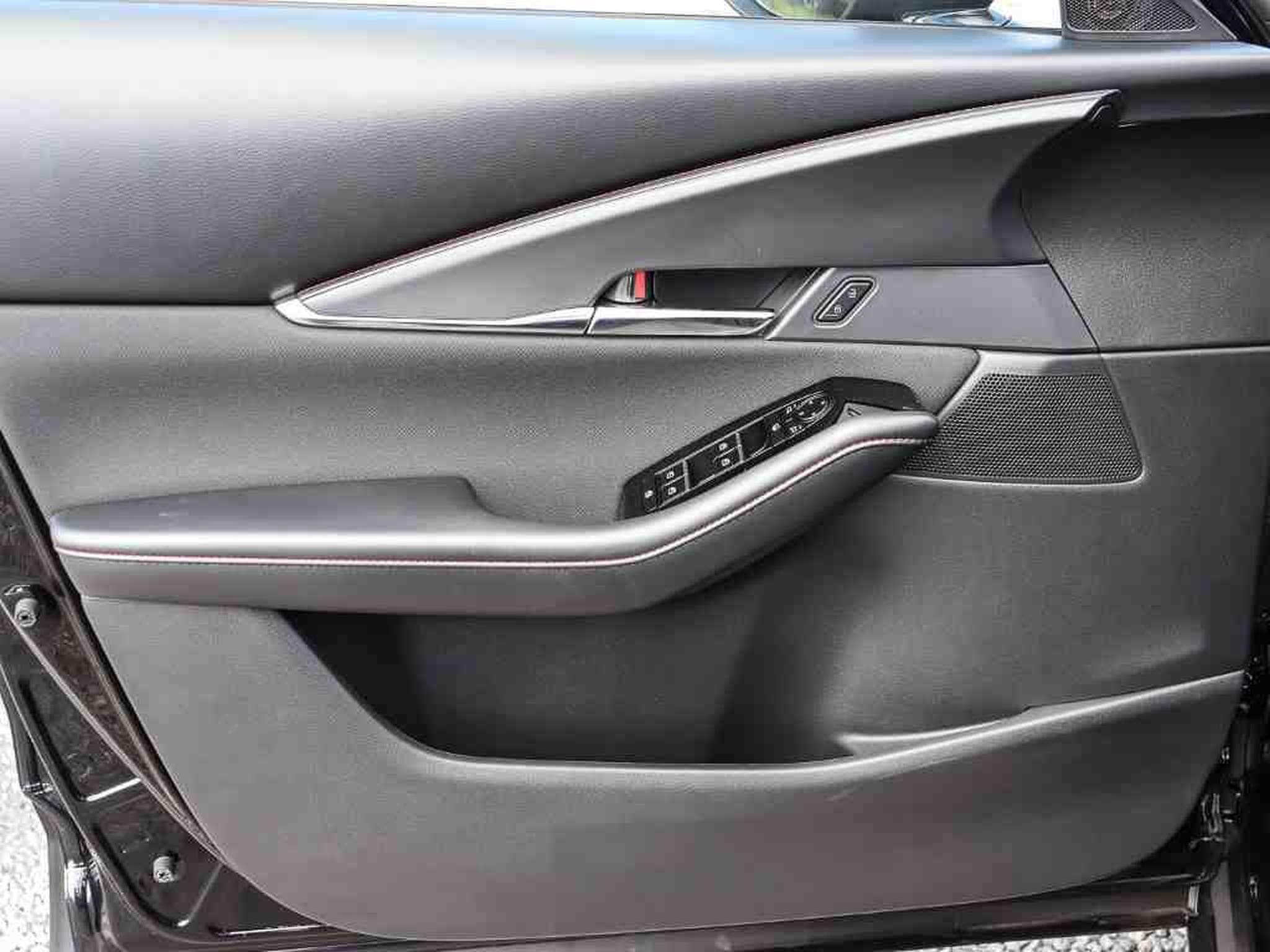 Mazda CX-30 2.5 E-Skyactiv G 140 Homura (2025) - Photo 4
