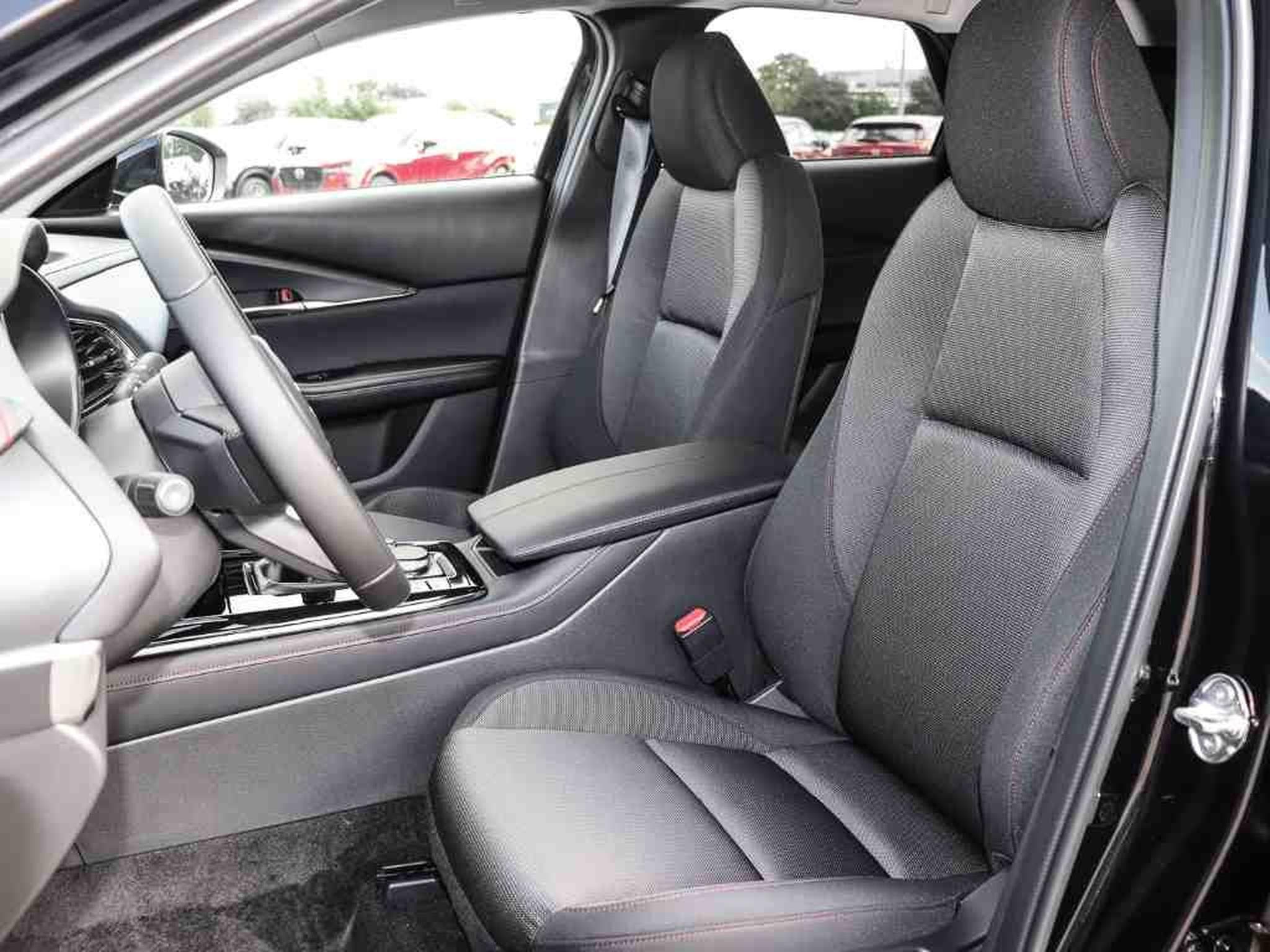 Mazda CX-30 2.5 E-Skyactiv G 140 Homura (2025) - Photo 8