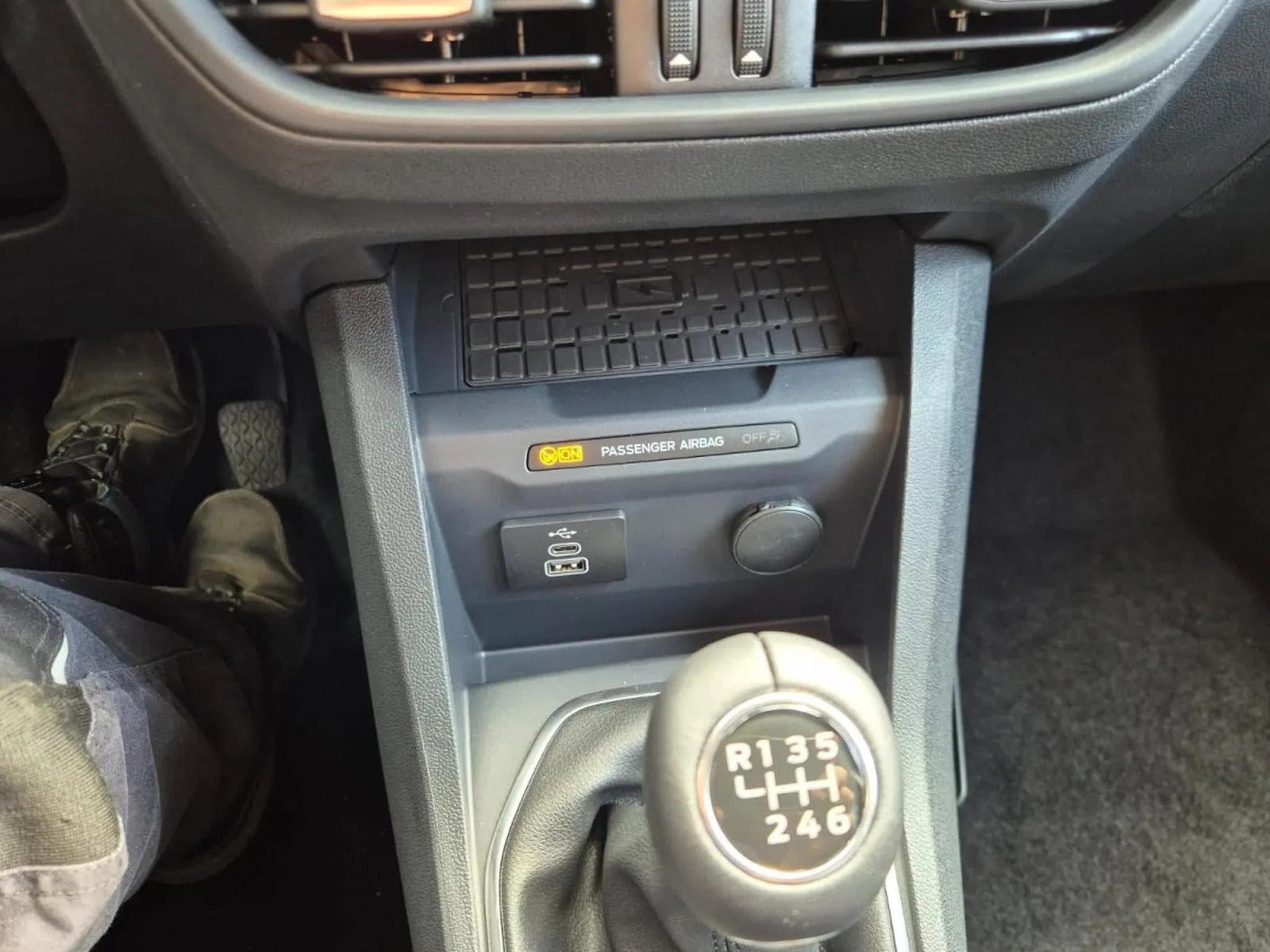 Ford Tourneo 1.0i Ecoboost 125 Active (2026) - Photo 22
