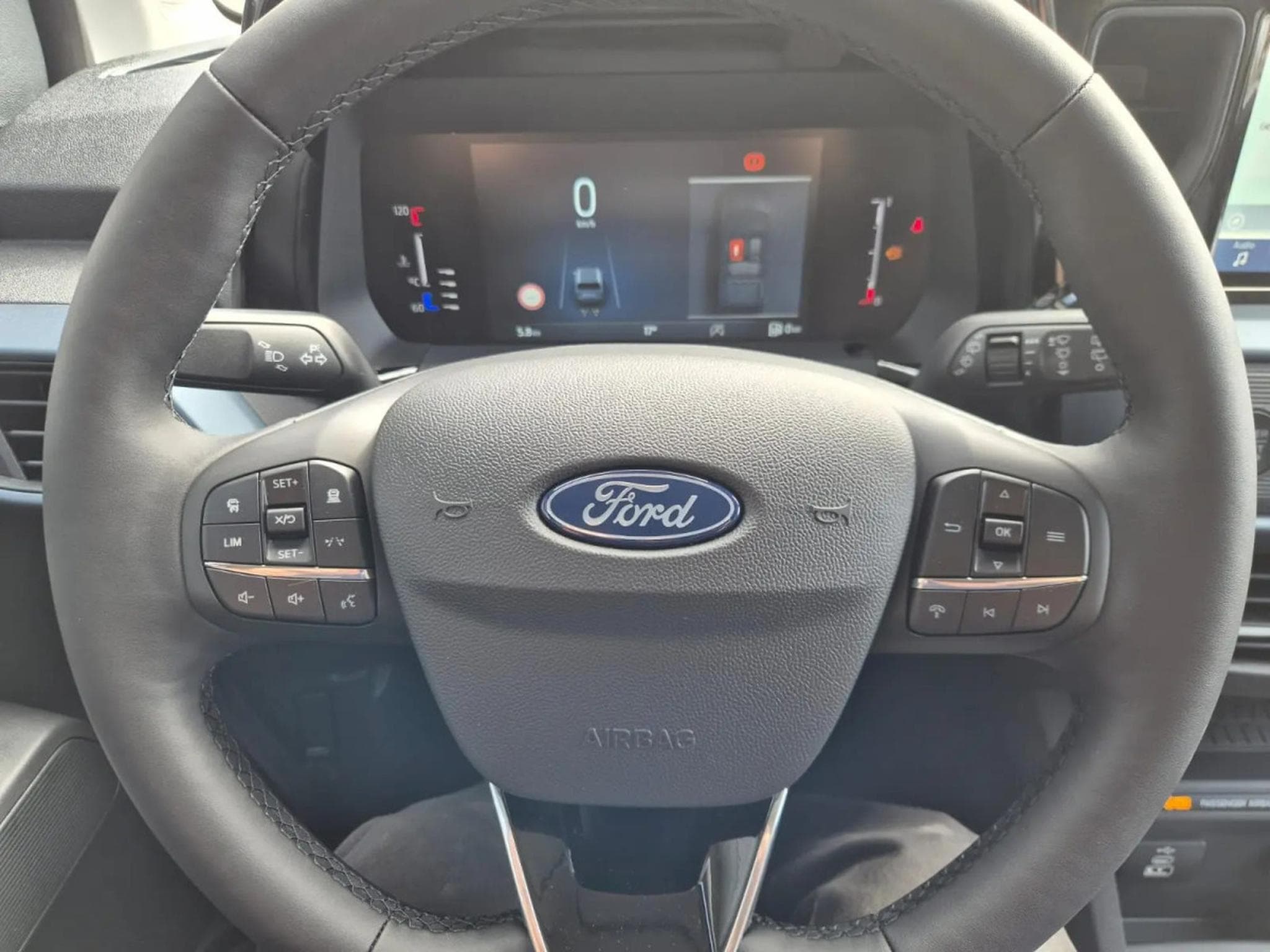 Ford Tourneo 1.0i Ecoboost 125 Active (2026) - Photo 16