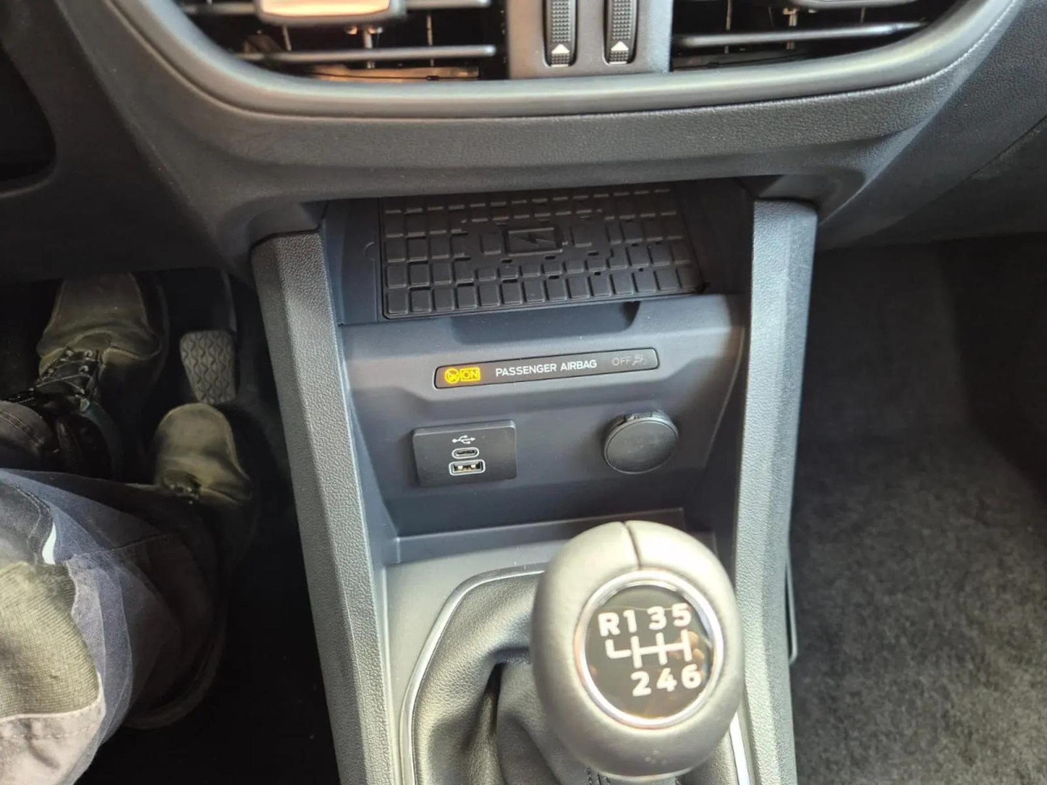 Ford Tourneo 1.0i Ecoboost 125 Active (2026) - Photo 21