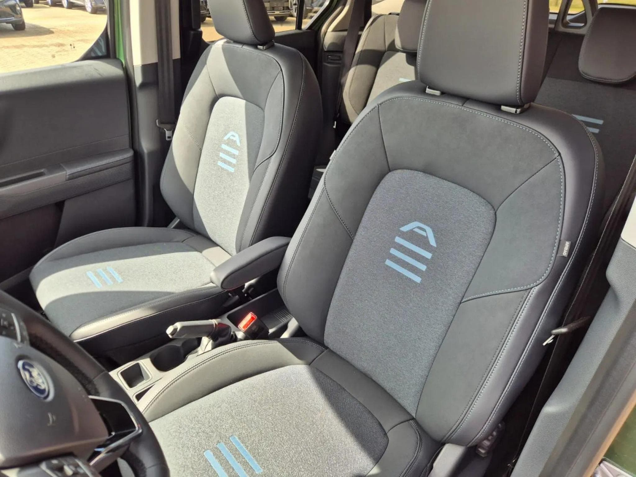 Ford Tourneo 1.0i Ecoboost 125 Active (2026) - Photo 8