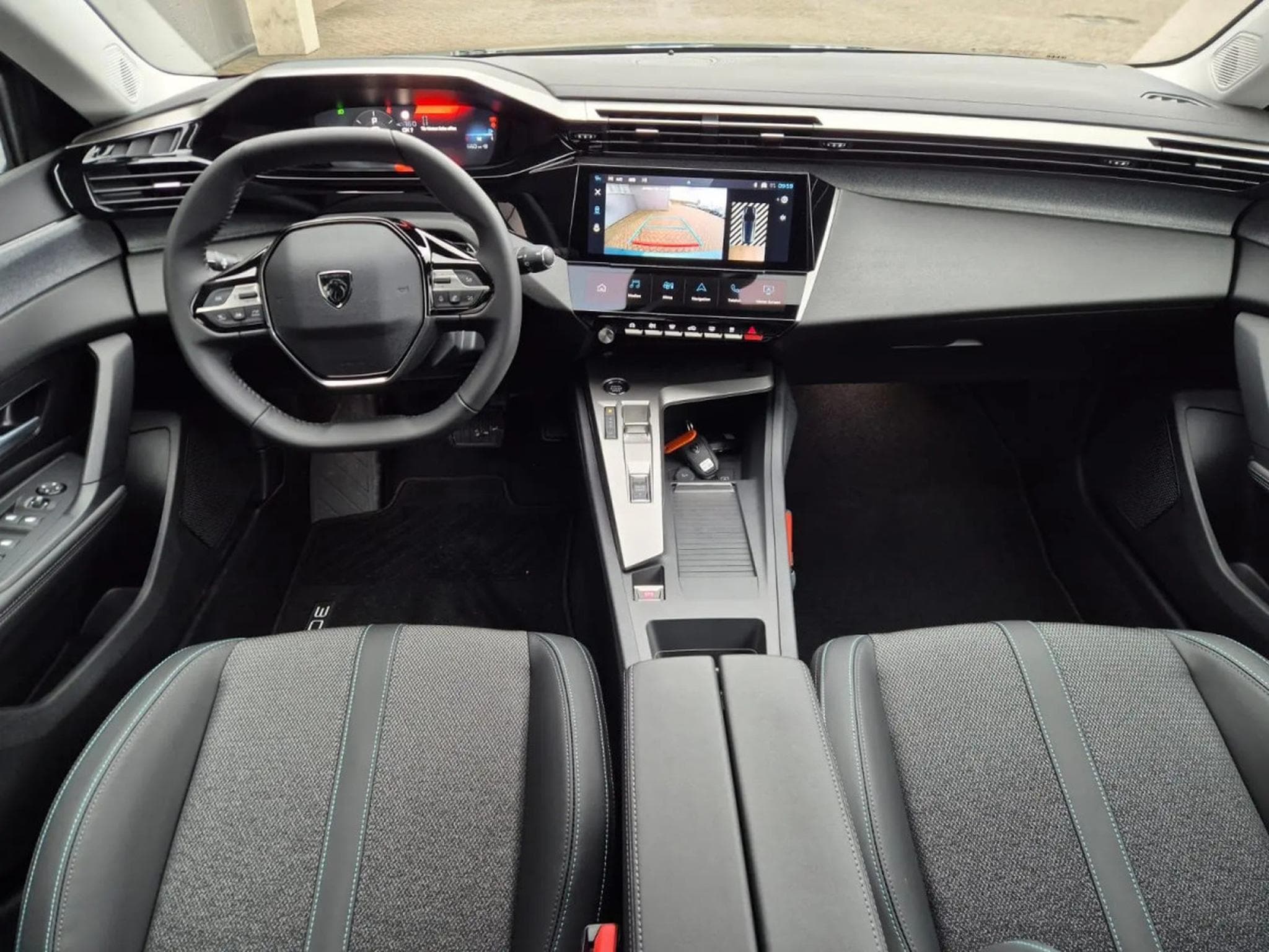 Peugeot 308 1.2 PureTrch 145 EAT8 ALLURE (2026) - Photo 7
