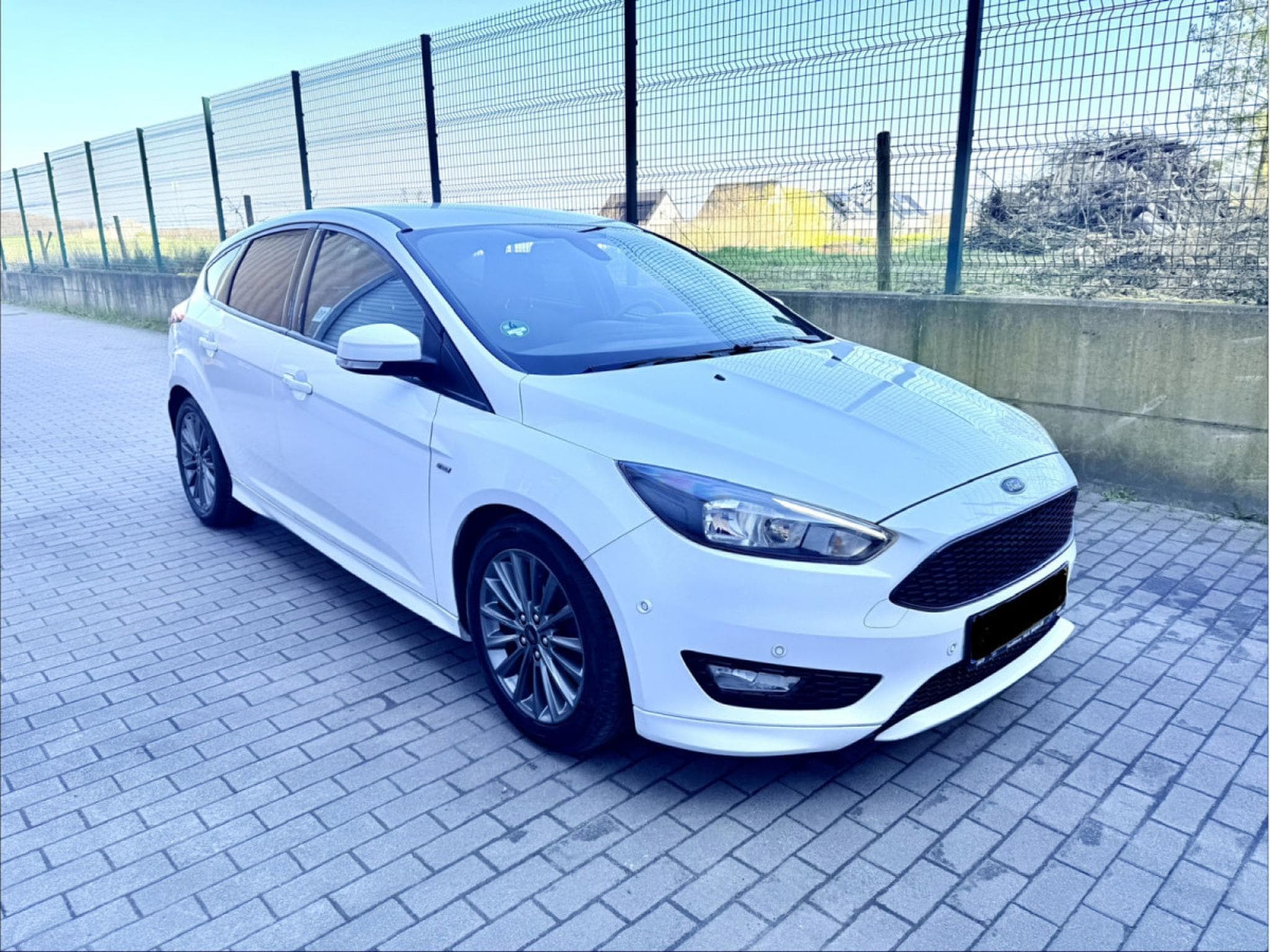 Ford Focus 1.0 EcoBoost 125 ST-Line (2017) - Photo 2